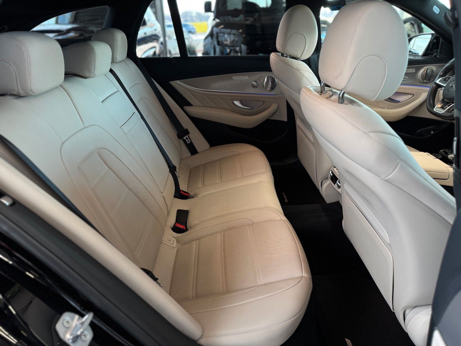 Fahrzeugabbildung Mercedes-Benz E 63 AMG T-Modell 4Matic Burmester VOLL
