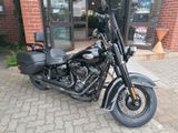Harley-Davidson Softail Heritage Classic 114 black finish FLHCS