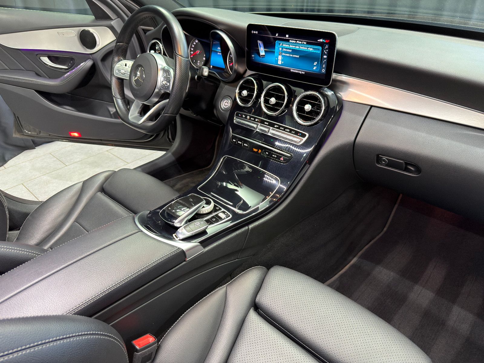Fahrzeugabbildung Mercedes-Benz C 220d T 4Matic|AMG-LINE|PANORAMA|LED|NAVI|LEDER