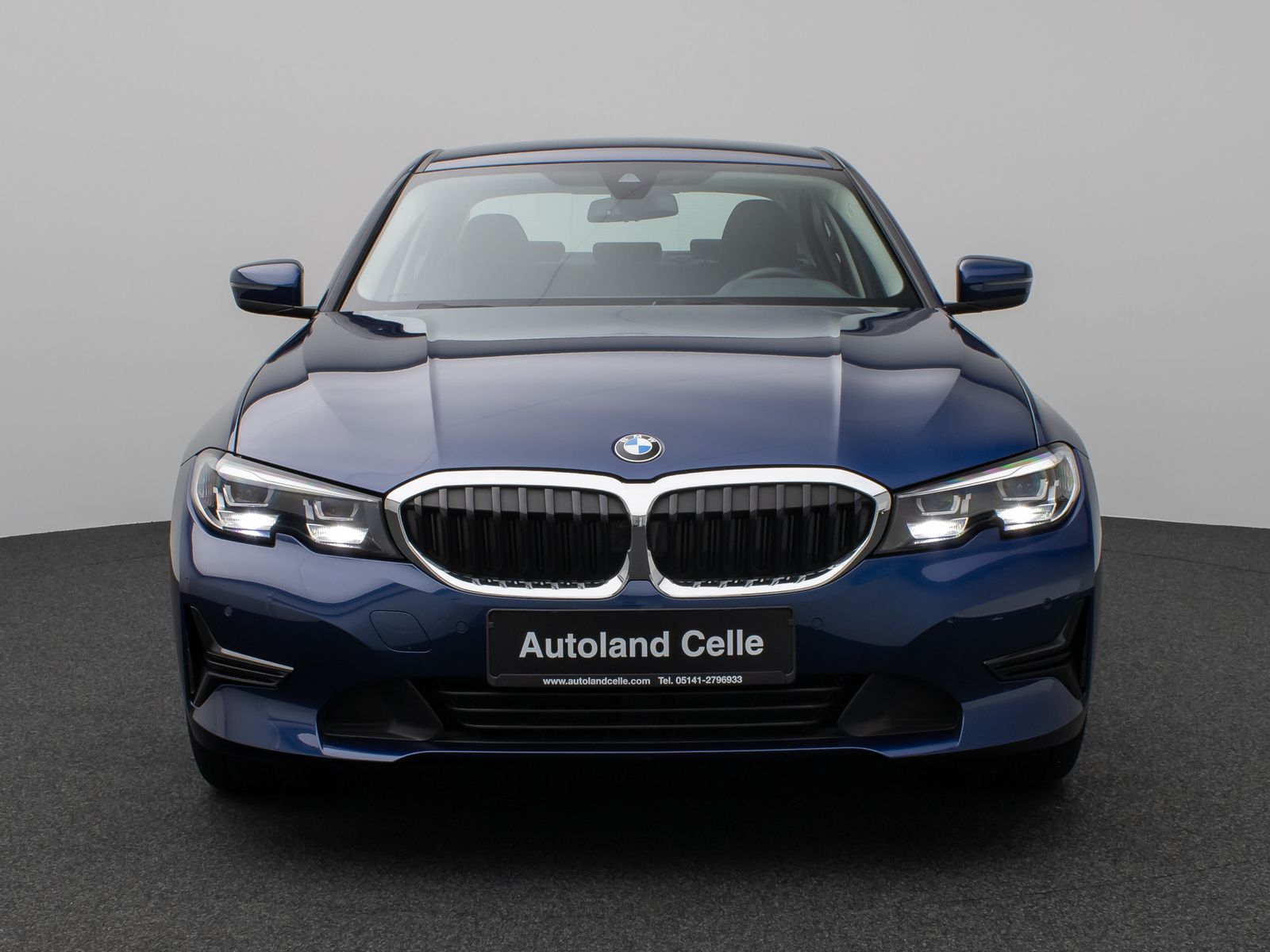 Fahrzeugabbildung BMW 330e CockPitPr Navi PDC Alarm Geschwindigkeitsre