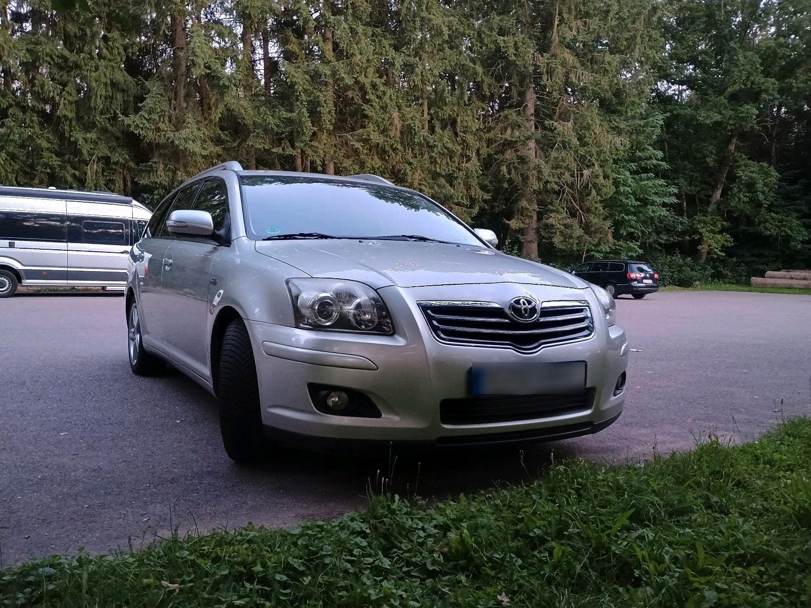Toyota Avensis 2006 — rear view