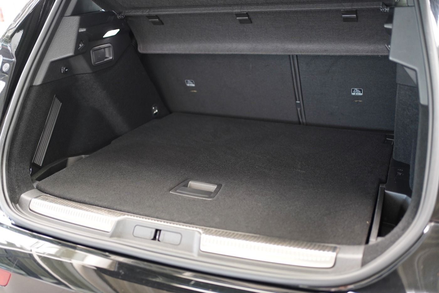 Fahrzeugabbildung DS Automobiles DS7 Crossback E-Tense 4x4 300 Rivoli Automatik