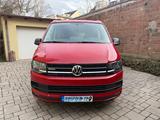Volkswagen T6 California - rote Volkswagen T6 California