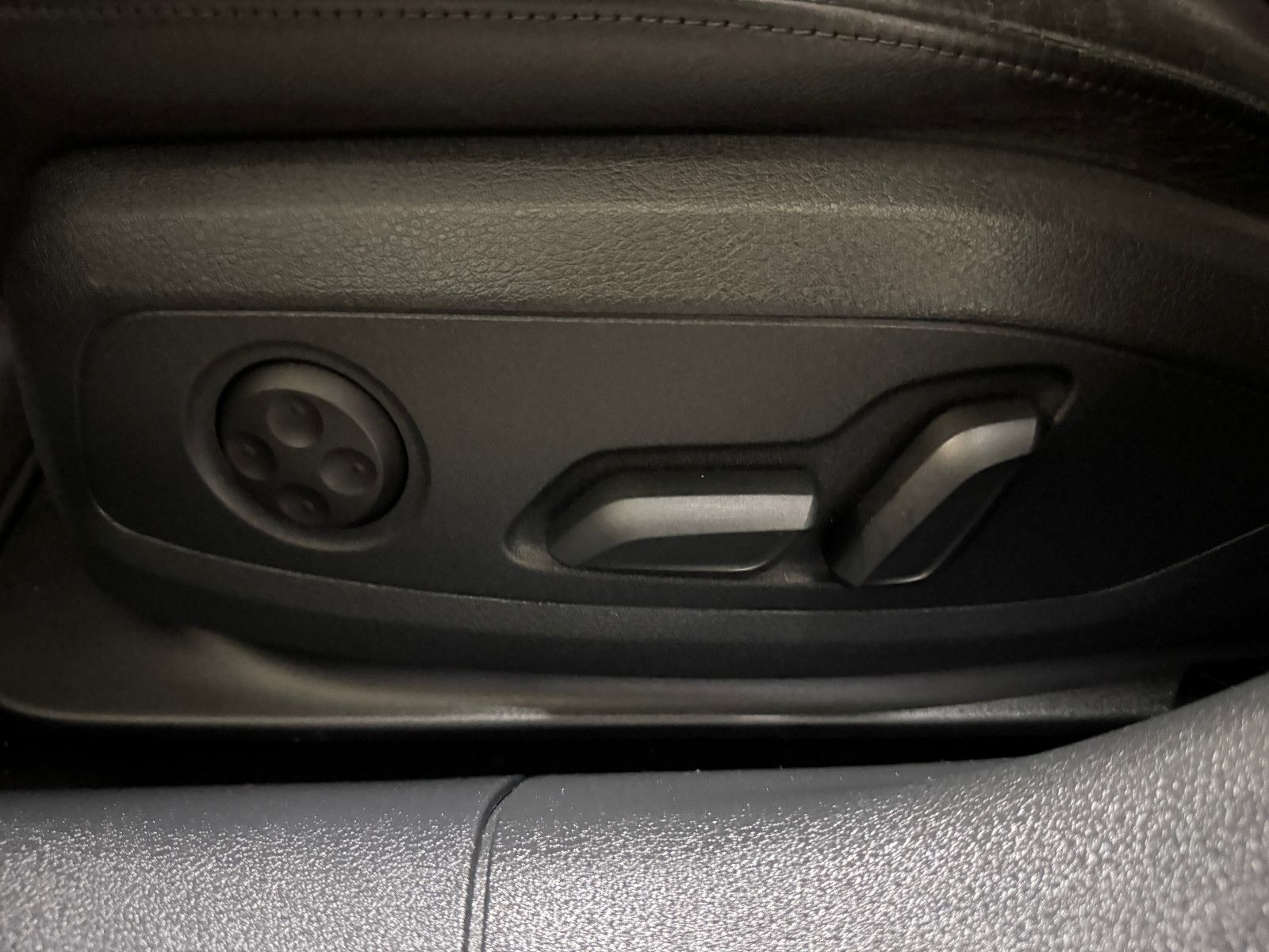Fahrzeugabbildung Audi A4 45 TDI QUATTRO 2X S-LINE BLACK EDITION 19´RS