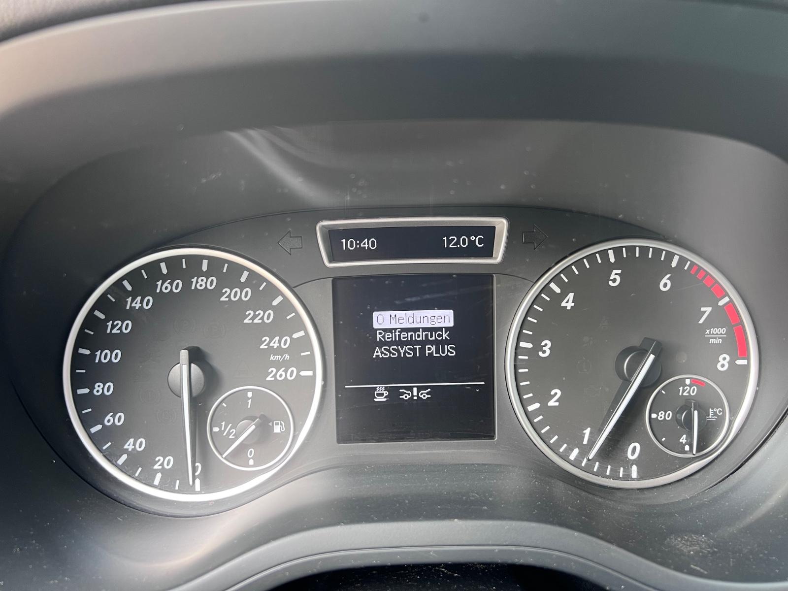 Mercedes-Benz B180 2011 — photo 26
