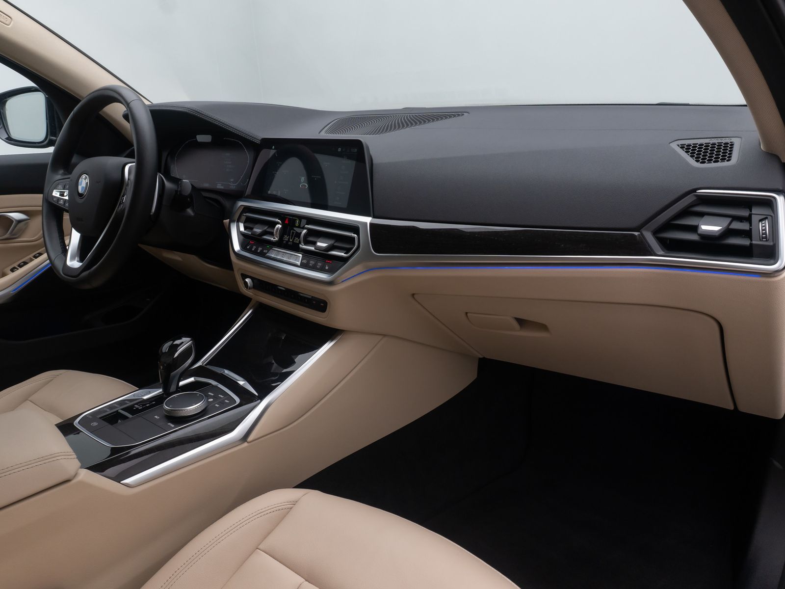 Fahrzeugabbildung BMW 320d Luxury Line 360&deg;Alarm ACC AHK HUD DAB Leder