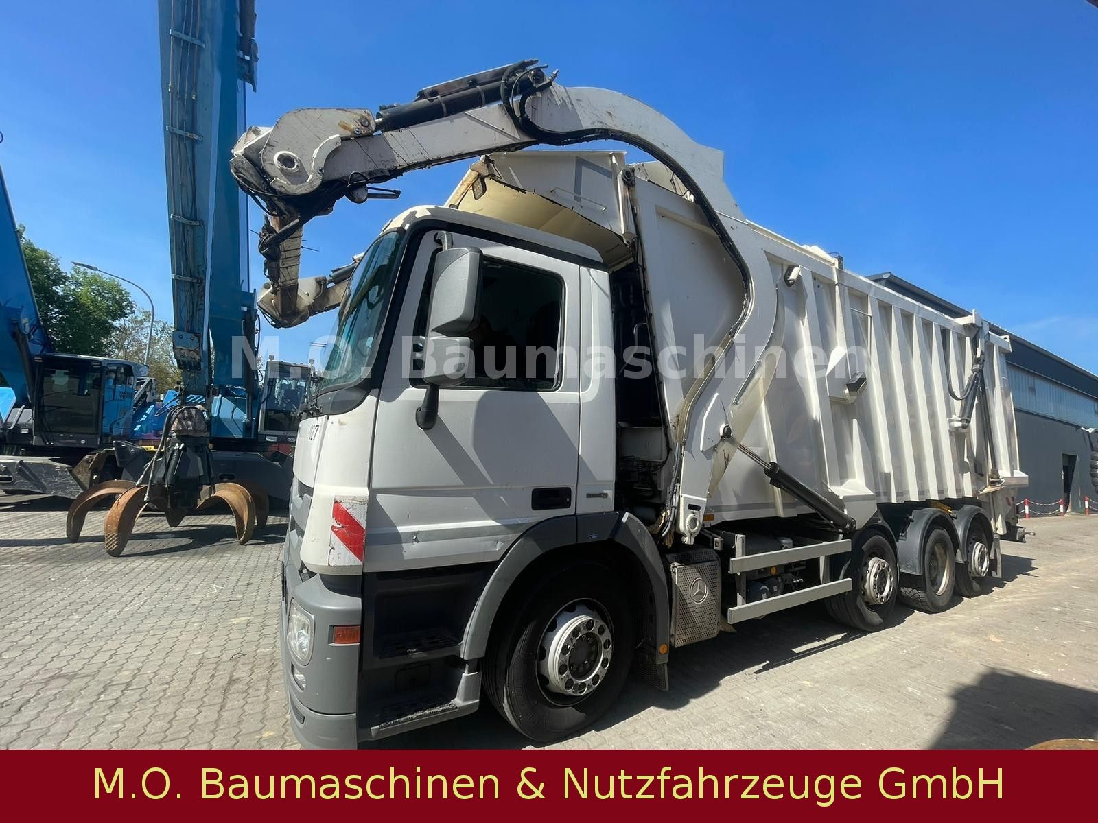 Fahrzeugabbildung Mercedes-Benz Actros 3336/ Euro 5 / AC / Faun Frontlader 535/