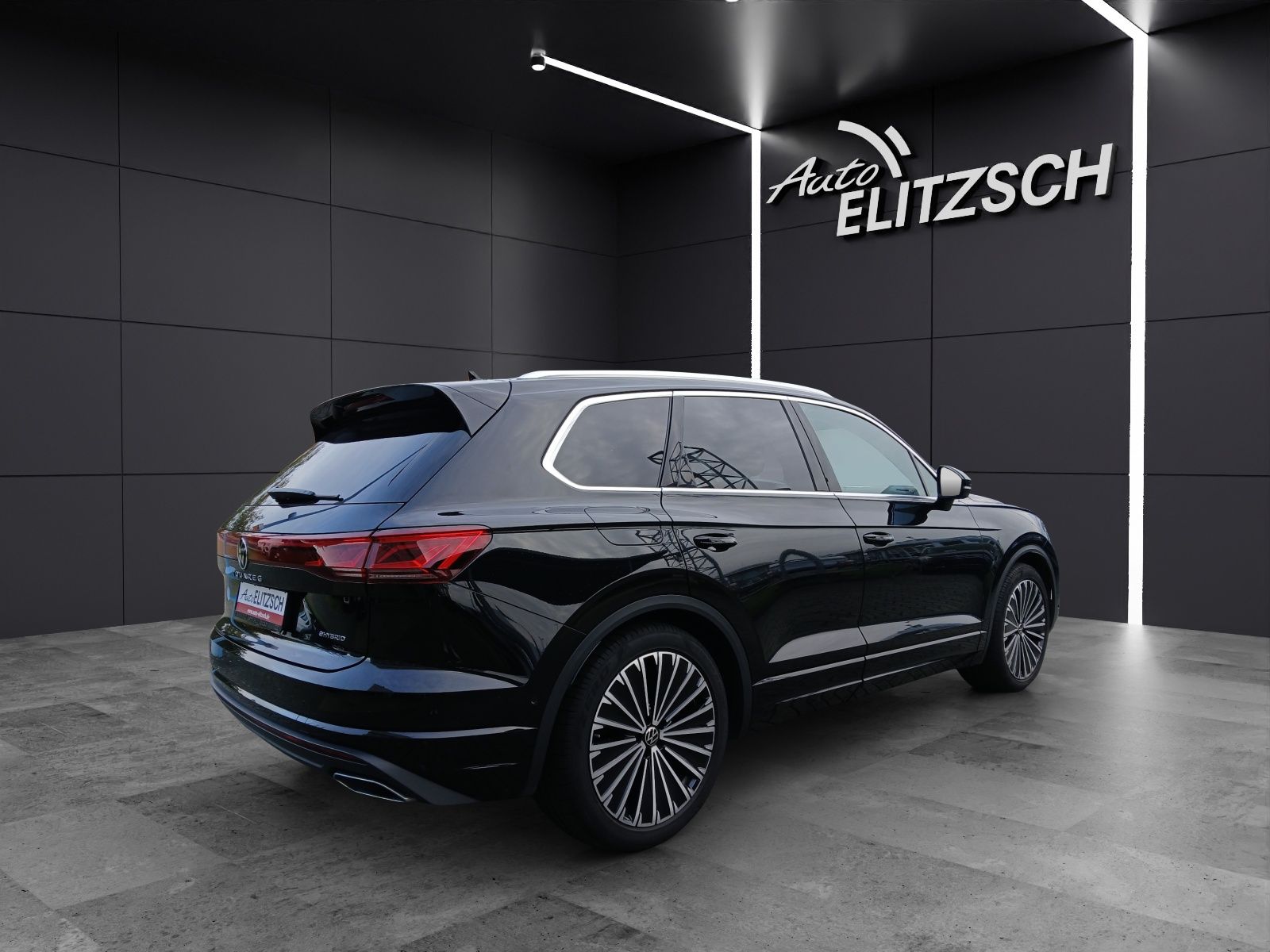 Fahrzeugabbildung Volkswagen Touareg eHybrid Elegance Matrix AHK Pano HUD AID