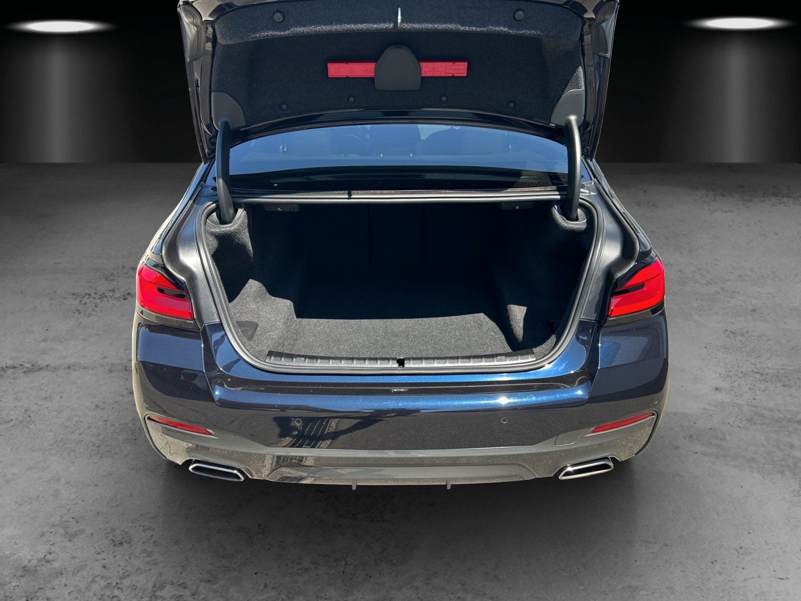 Fahrzeugabbildung BMW 530d Aut. M-Sportpaket/LIVE-COCKPIT/KAMERA/LED/