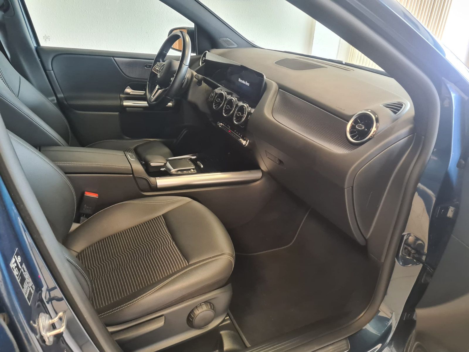 Fahrzeugabbildung Mercedes-Benz B 200 / KAMERA / NAVI / LED / AUTOMATIK