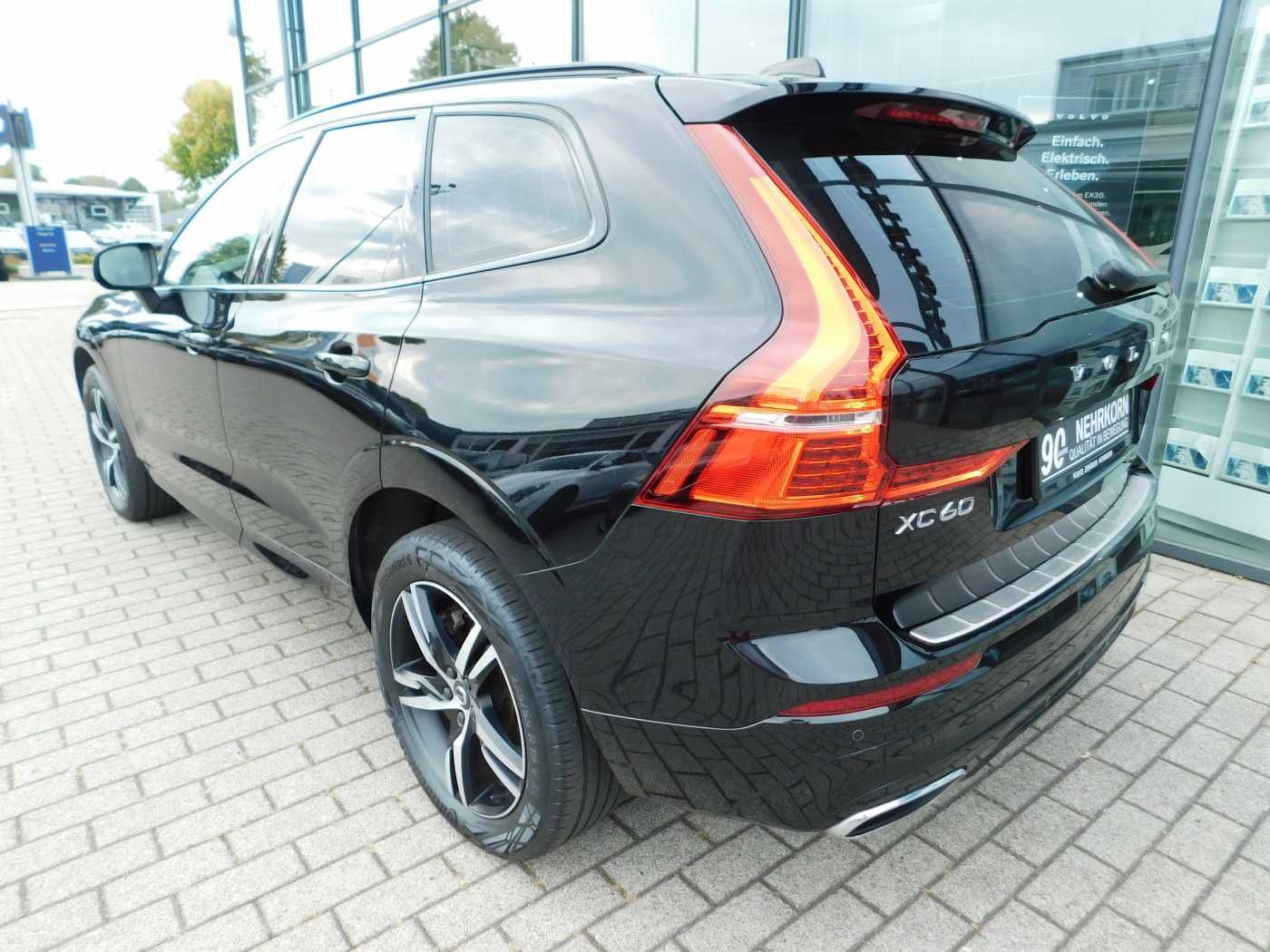 Fahrzeugabbildung Volvo XC60 B4 D AWD R-Design 'ACC,BLIS'