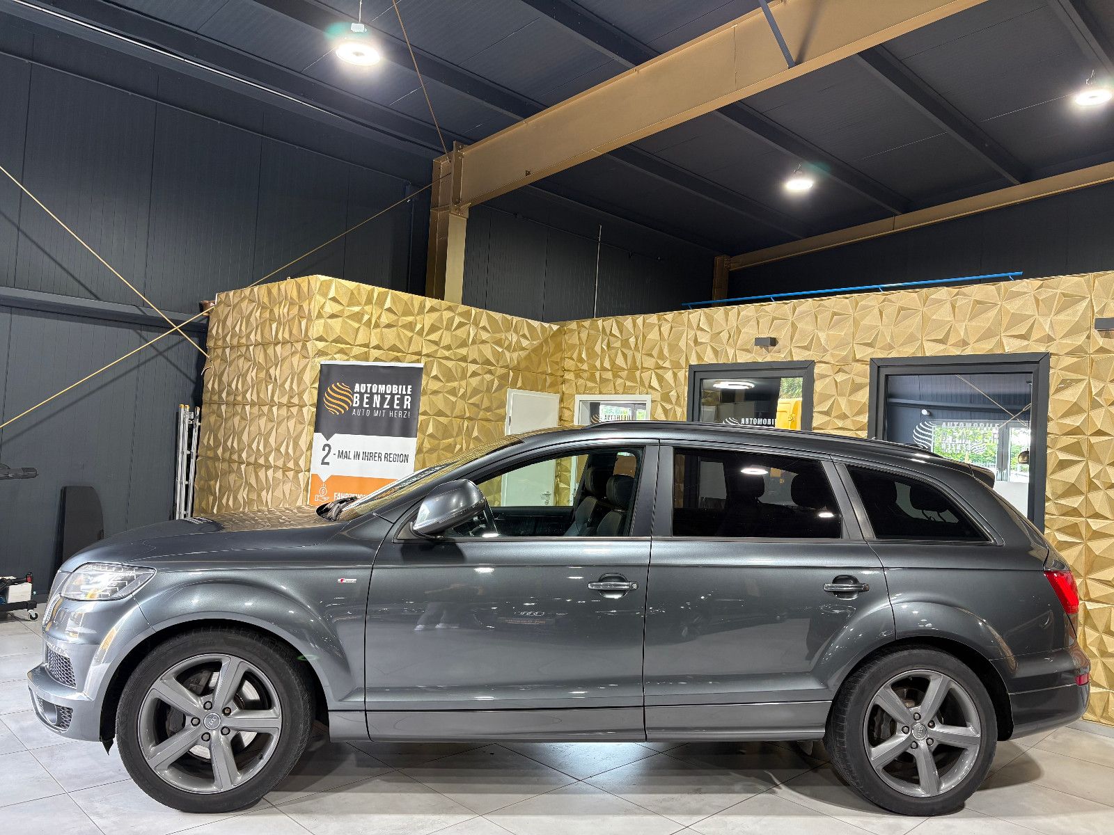 Fahrzeugabbildung Audi Q7 3.0 TDI quattro/S-LINE/MEMORY/XENON/7-SITZ/V6