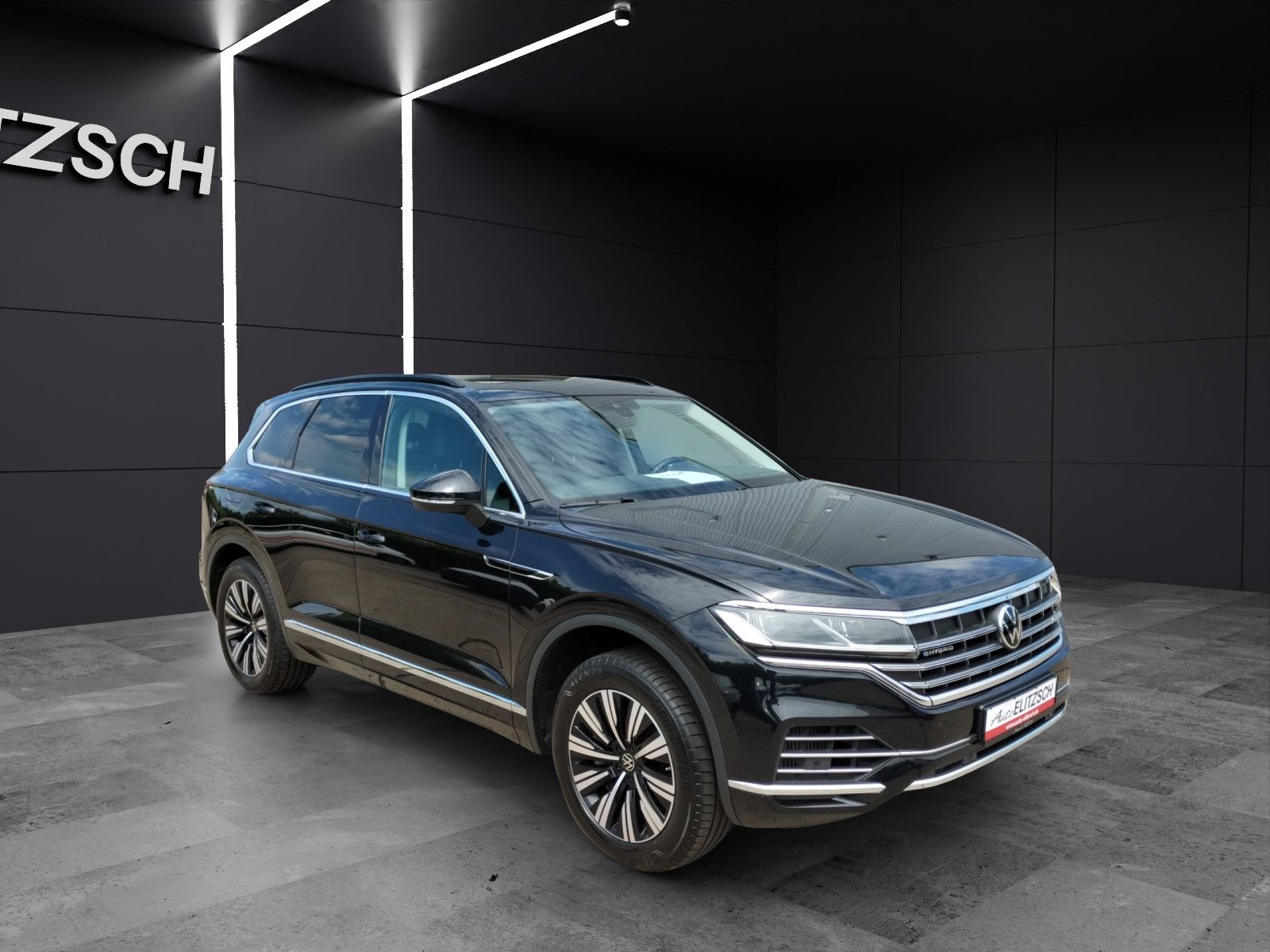 Fahrzeugabbildung Volkswagen Touareg Elegance 4M eHybrid LED PANO AHK SHZ PDC