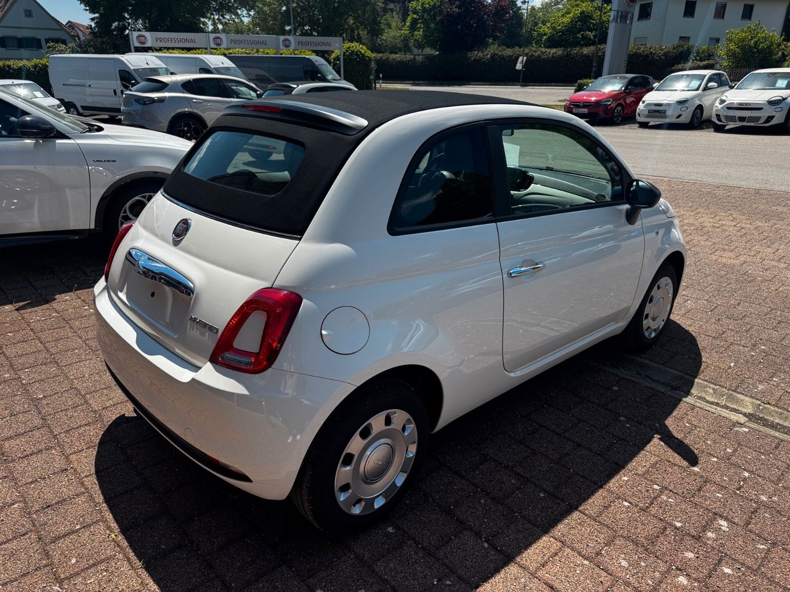 Fahrzeugabbildung Fiat 500C Carplay Tempomat Klima Tageszulassung