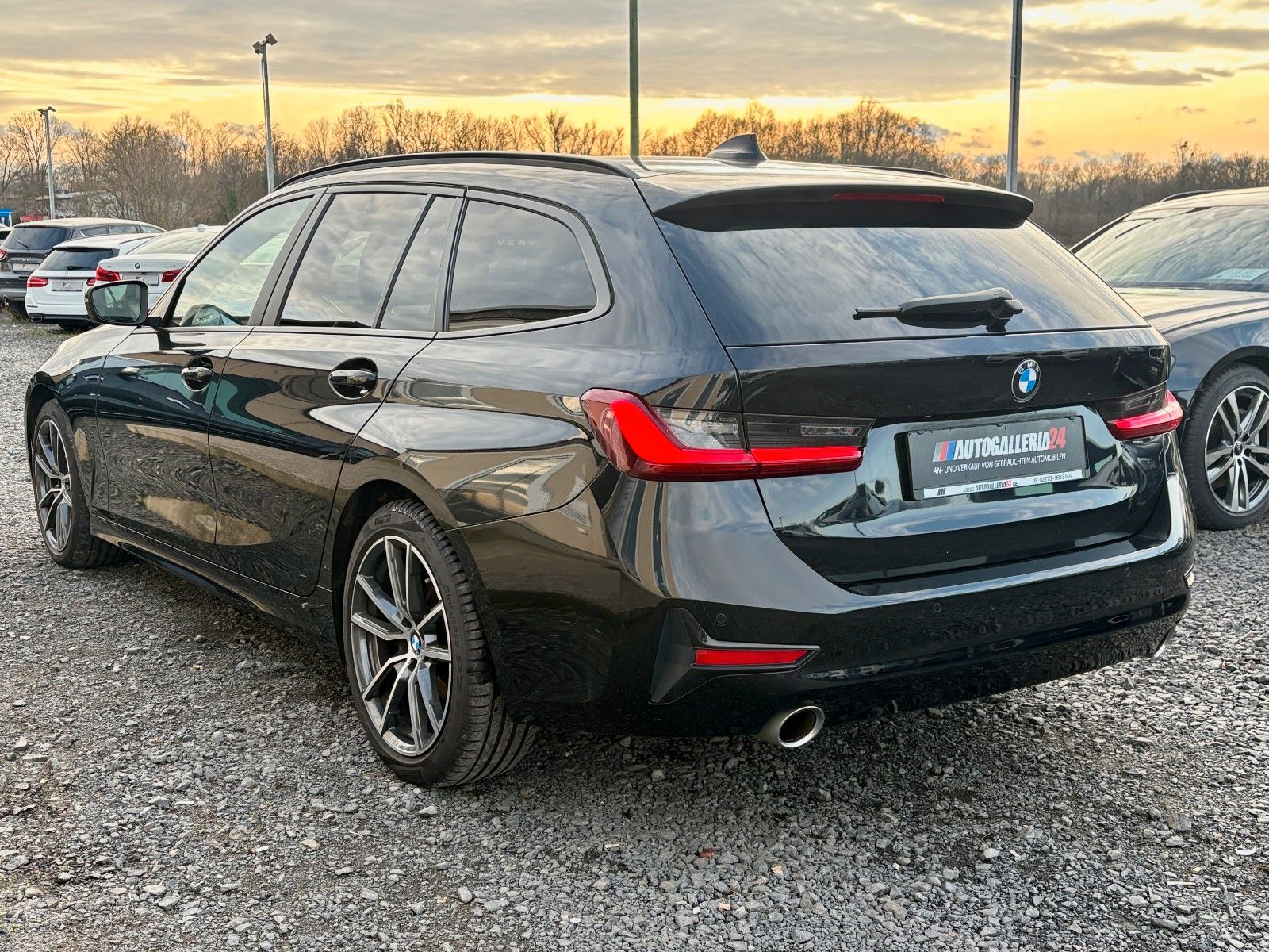 Fahrzeugabbildung BMW 320d Tour Aut Navi LED SPORTSITZE Leder AHK 1.HD