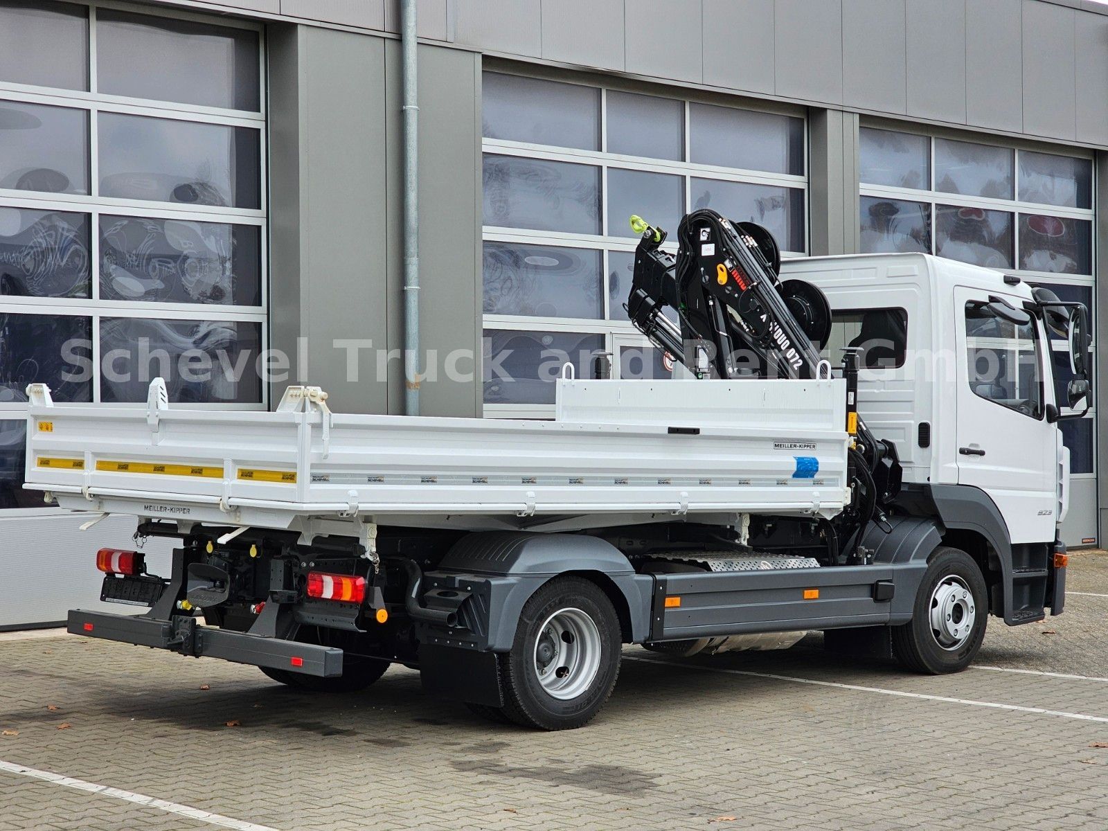 Fahrzeugabbildung Mercedes-Benz 923 Atego Dreiseitenkipper MEILLER + HIAB 072