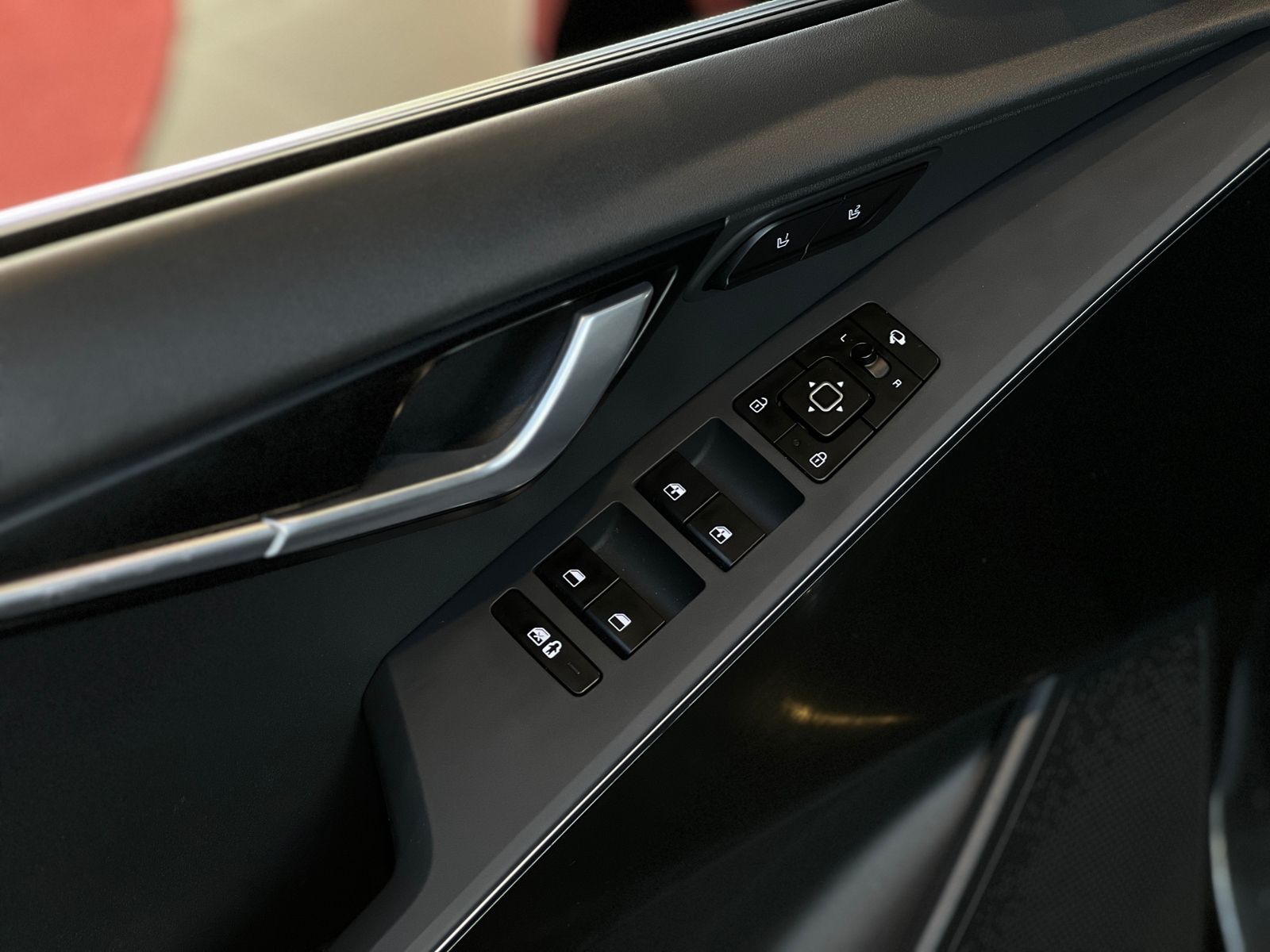 Fahrzeugabbildung Kia Niro Spirit PHEV Relax-Pack Tech-Pack HUD H&K
