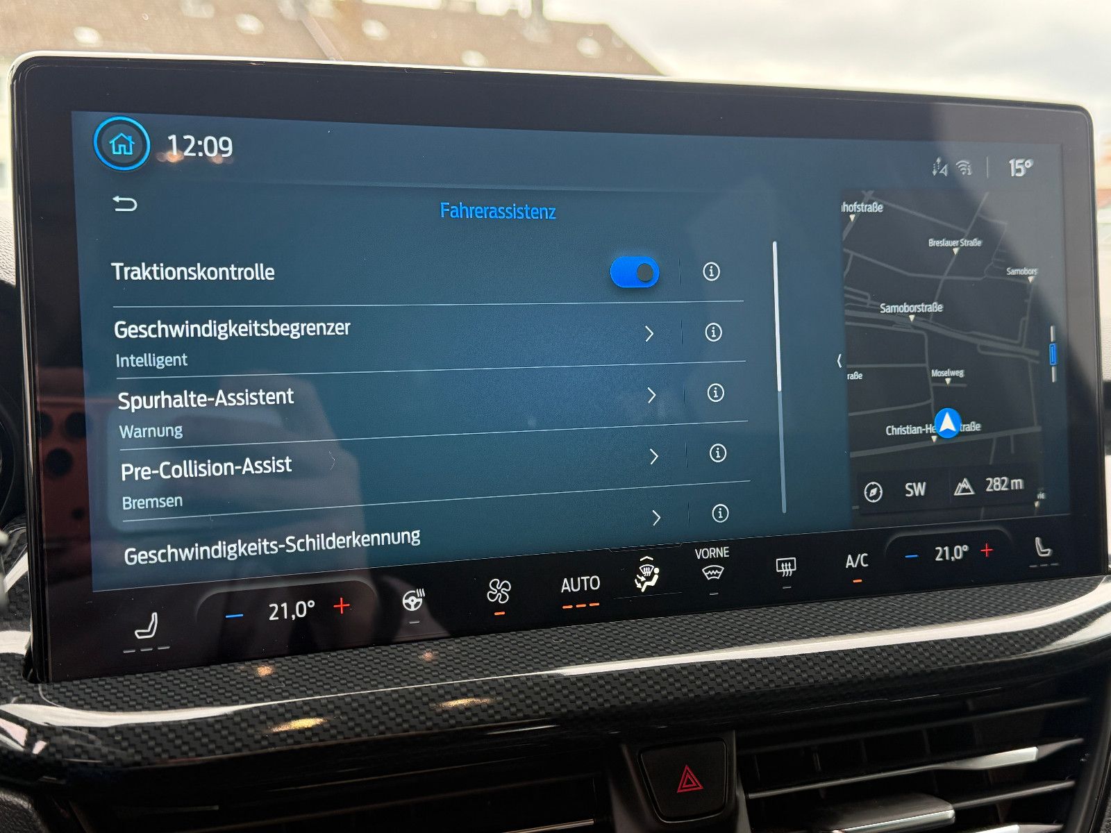 Fahrzeugabbildung Ford Focus /ST-LINE/AUTOMATIK/KAMERA/NAVI/SHZ/ACC