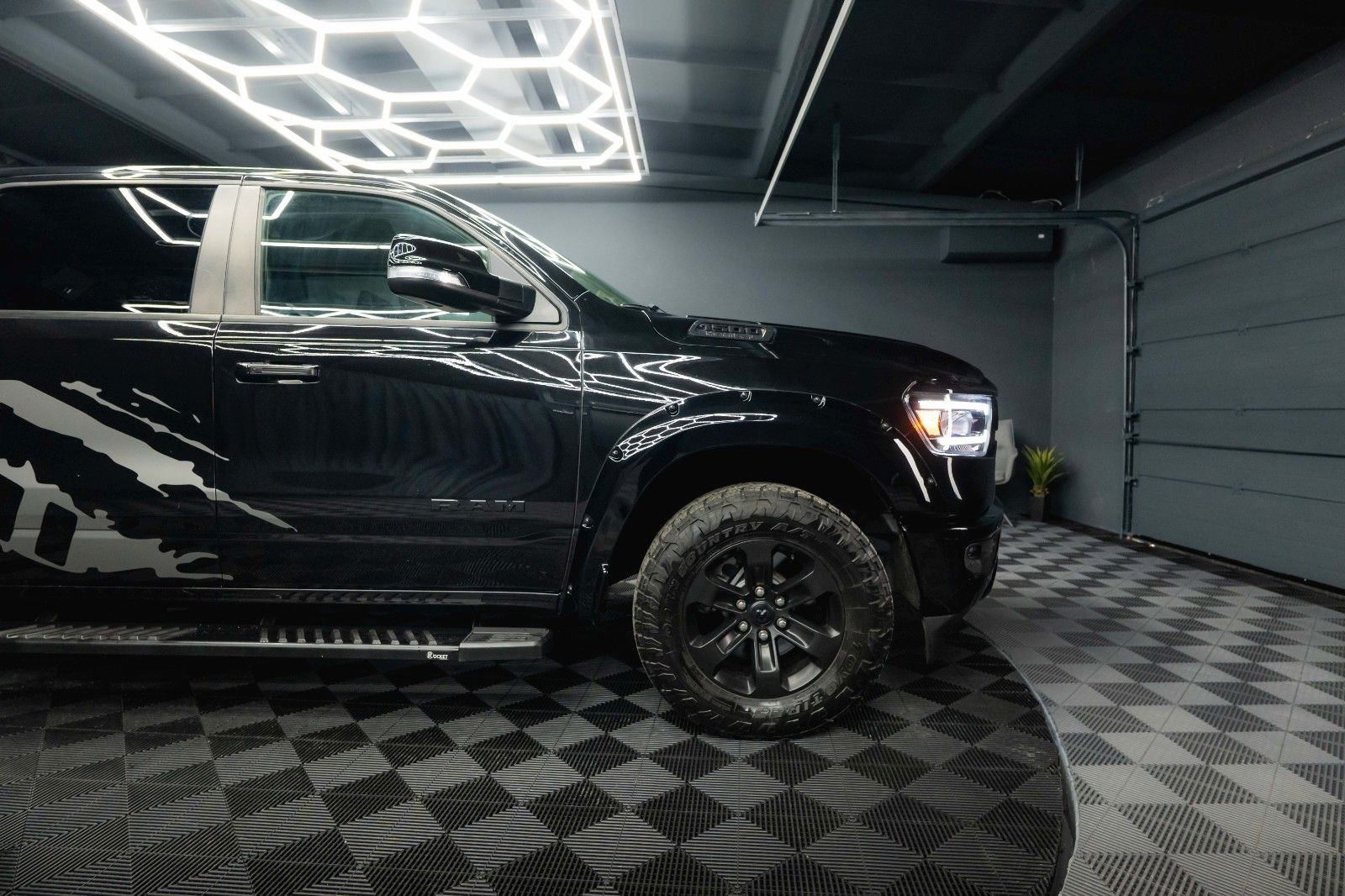 Fahrzeugabbildung Dodge RAM 5.7 V8 HEMI 4x4 LARAMIE Offroad Night LED