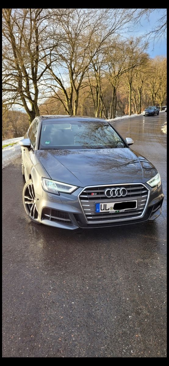 AUDI S3 TFSI S tronic quattro Sportback -