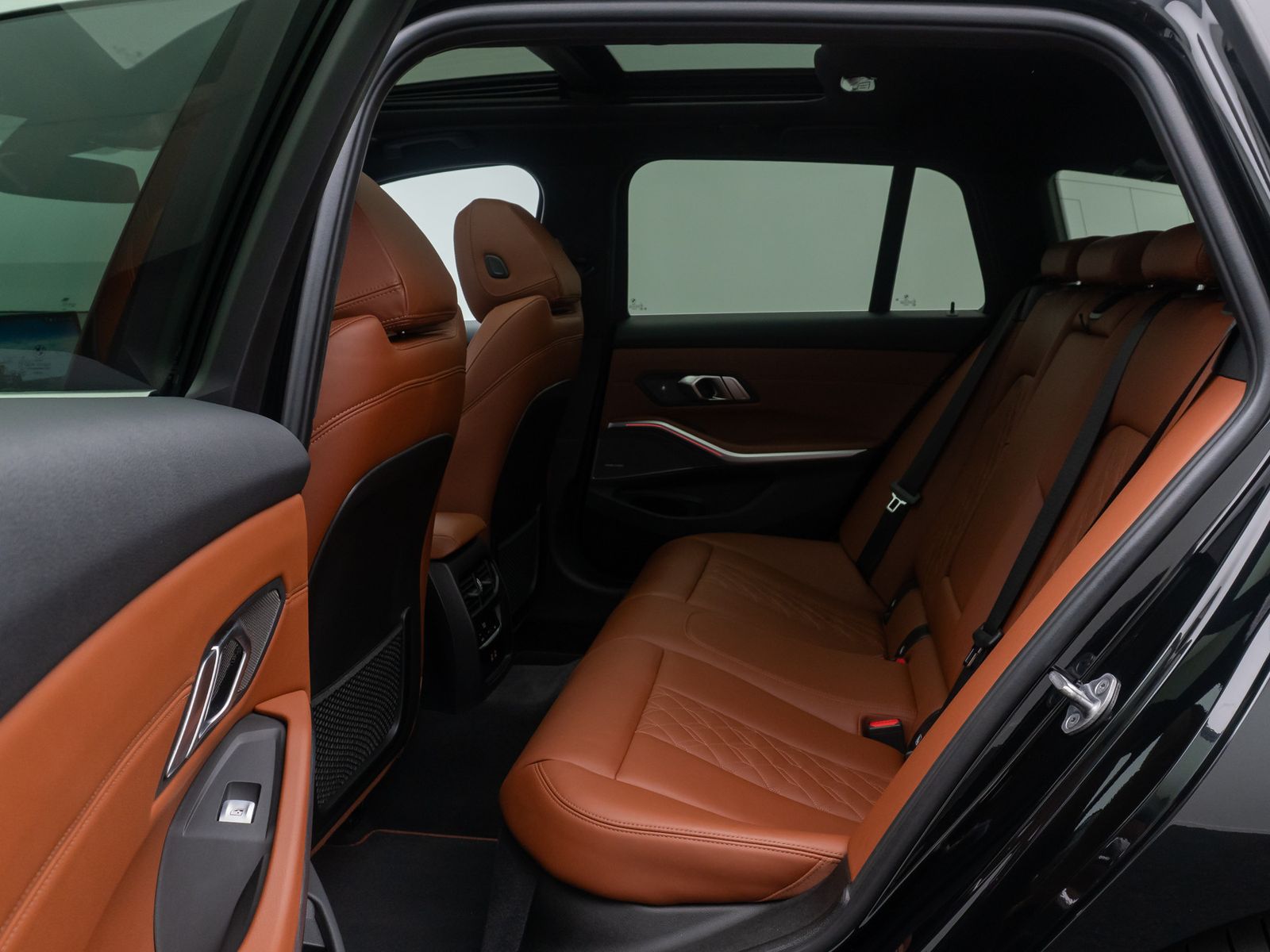 Fahrzeugabbildung BMW 330e Komfort DAB H/K Kamera Panorama Individual