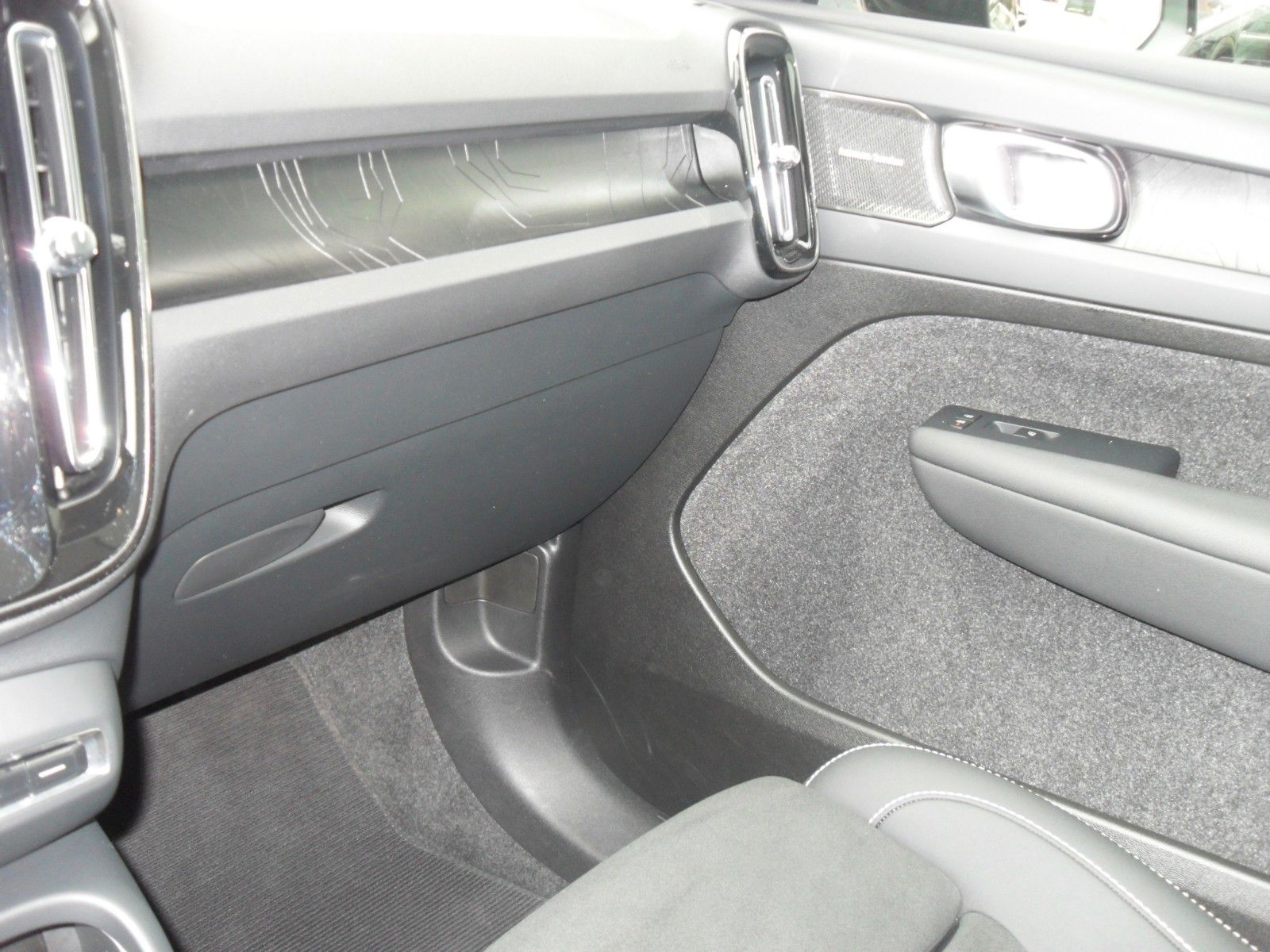 Fahrzeugabbildung Volvo C40 Ultimate | 360° | WP