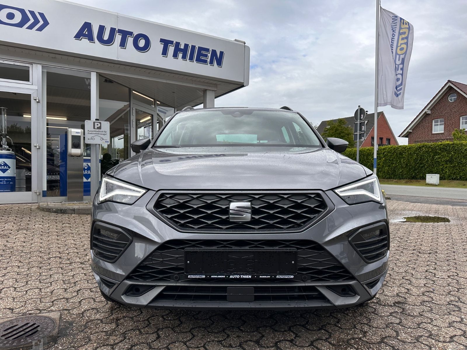 Fahrzeugabbildung SEAT Ateca FR 2.0 TDI DSG Pano/AHK/Navi/LED/ACC