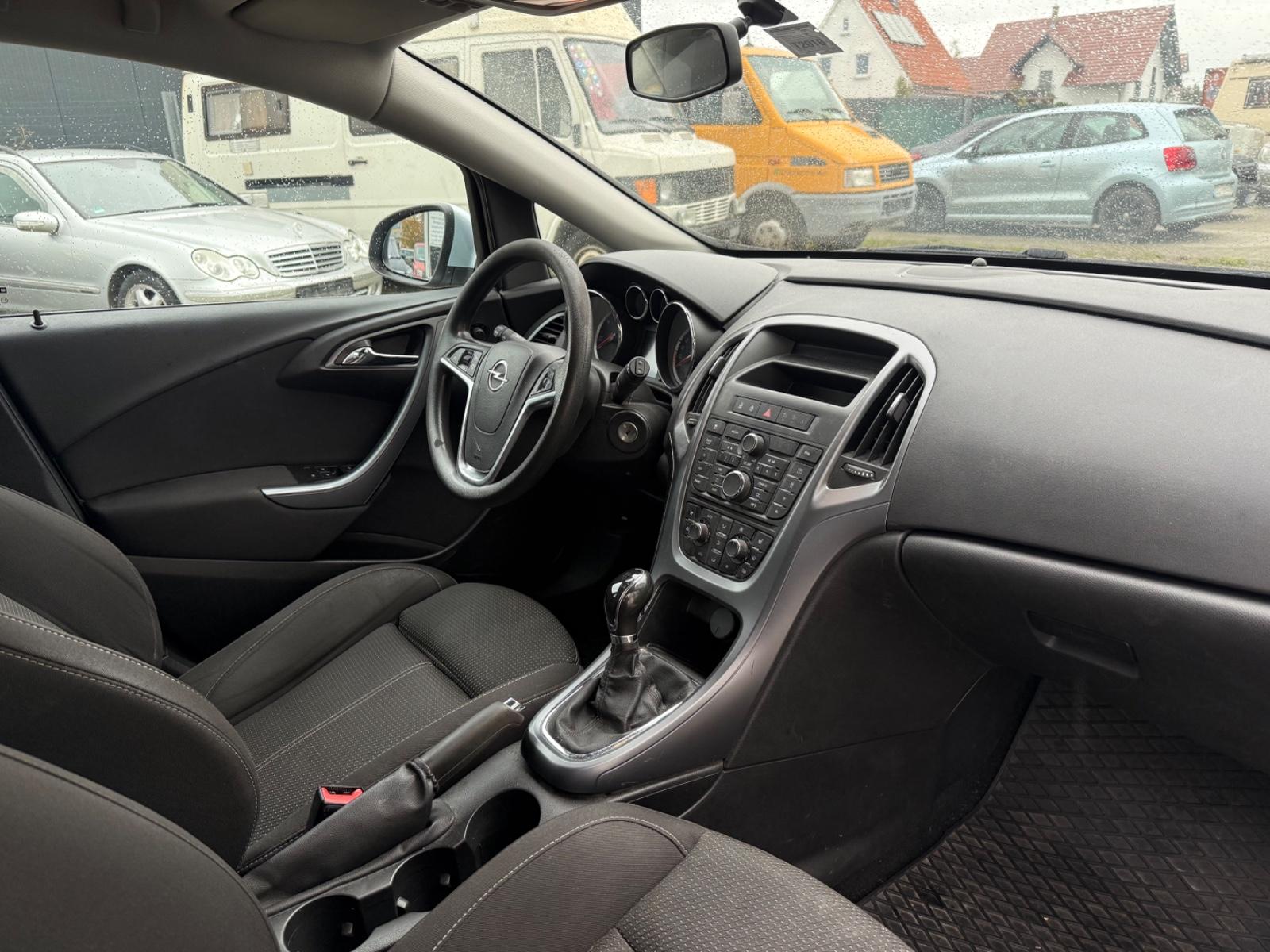 Opel Astra 2013 — фото 13