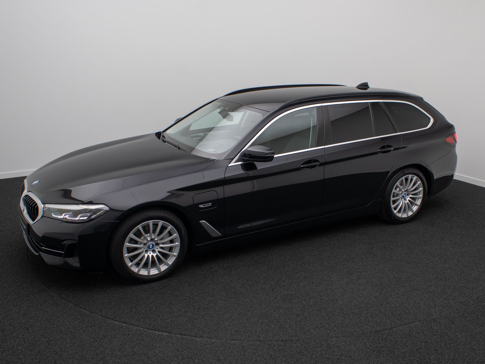 Fahrzeugabbildung BMW 530e Alarm AHK HUD DAB 4xKlima HiFi Leder Sport