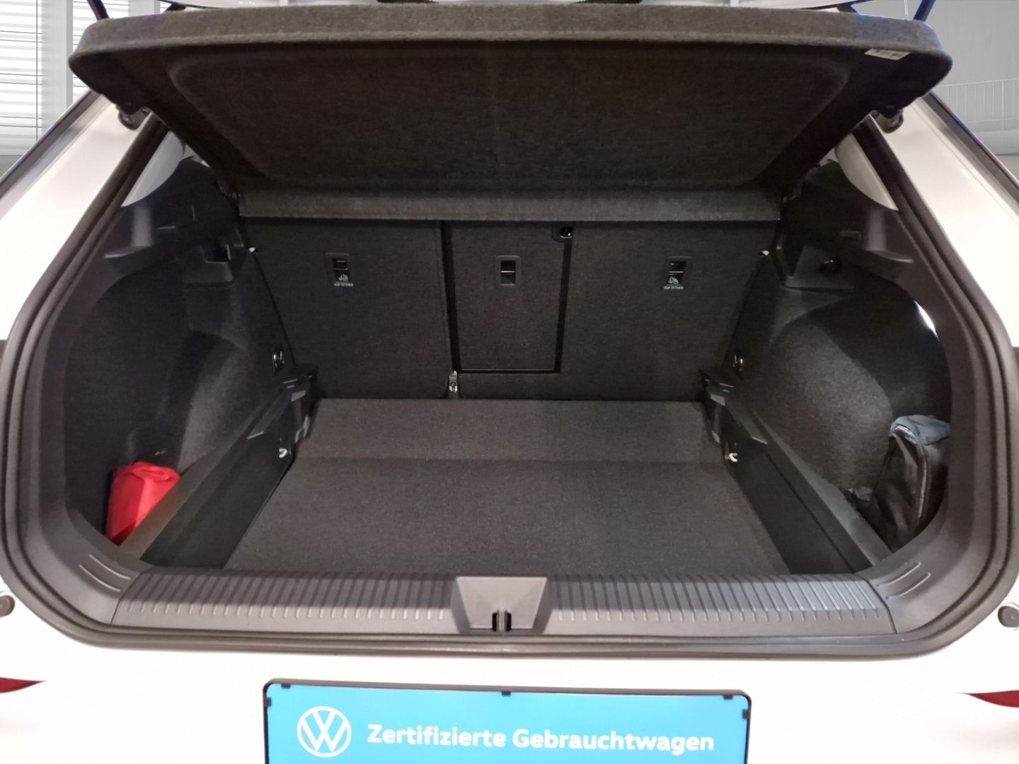 Fahrzeugabbildung Volkswagen T-Roc Life 1.5 eTSI DSG Digitales Cockpit LED Dy