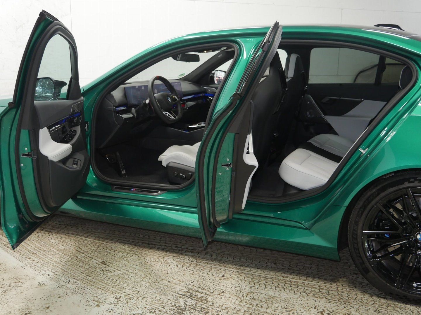 Fahrzeugeinzelansicht 19 Fahrzeugabbildung BMW M5 Limousine |Sitzbelüftung |Glasdach |Bowers&Wi