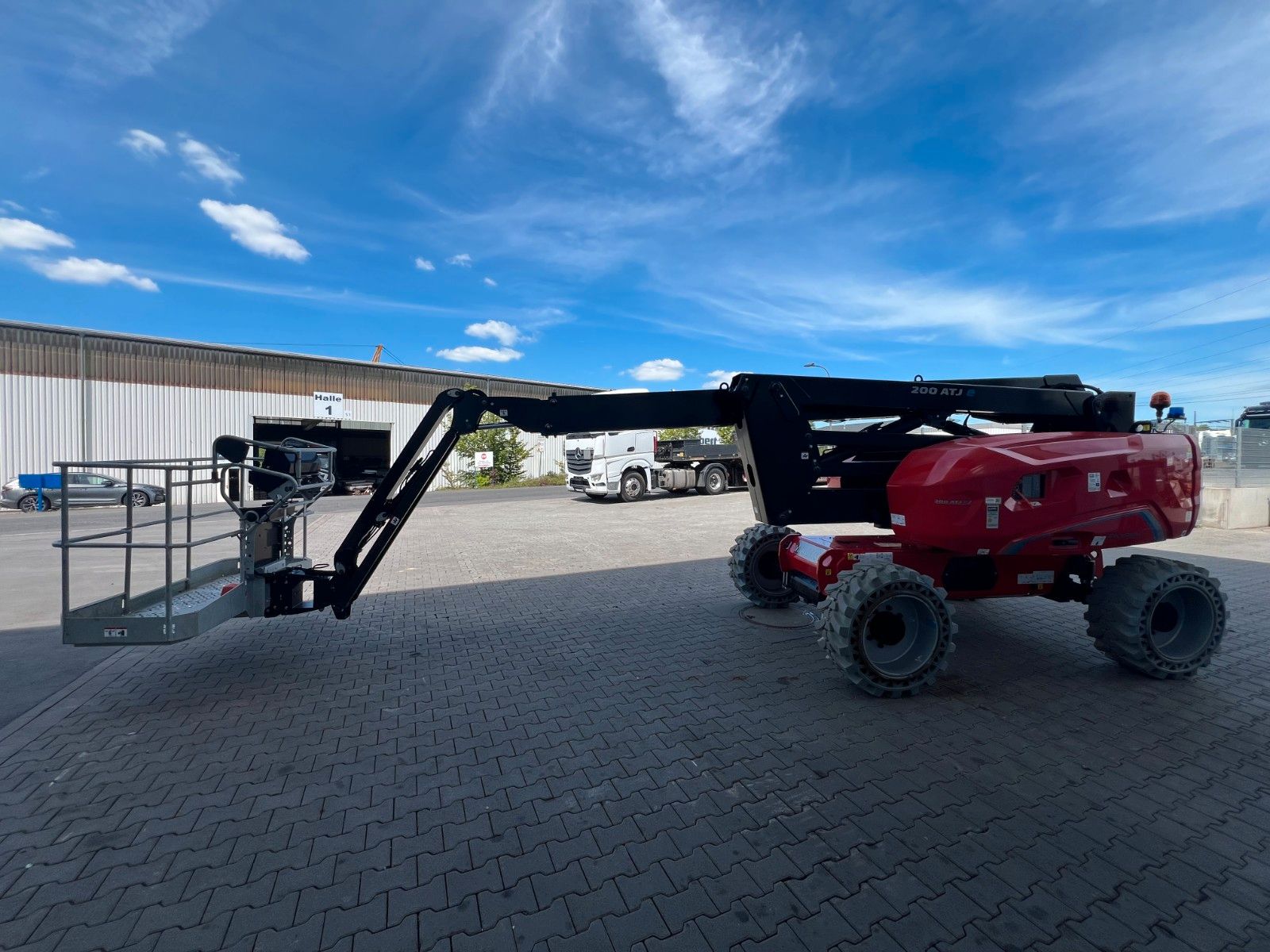 Fahrzeugabbildung Manitou 200 ATJE S1 e-drive / Arbeitshöhe: 20m / 4x4