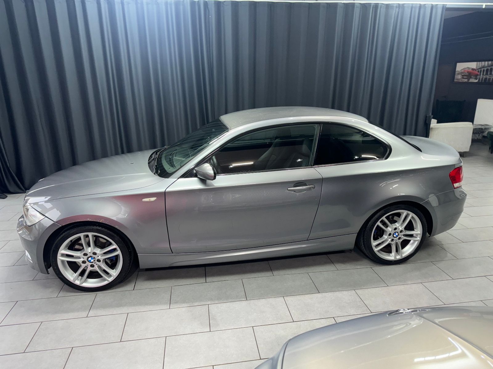 Fahrzeugabbildung BMW 123d Coupe|M-PAKET|AUTOMATIK|XENON|HIFI