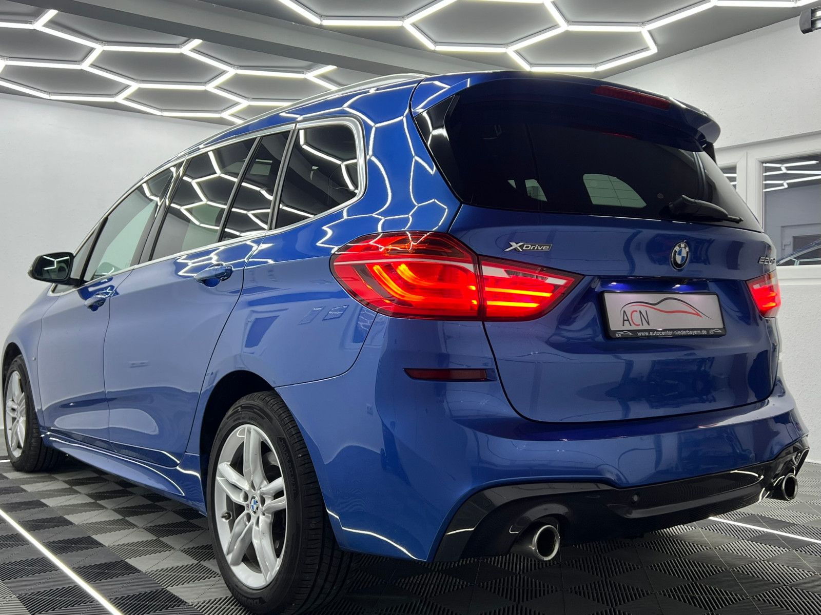Fahrzeugabbildung BMW 220 d xDrive Gran Tourer M SPORT/HuD/ACC/7-SITZE