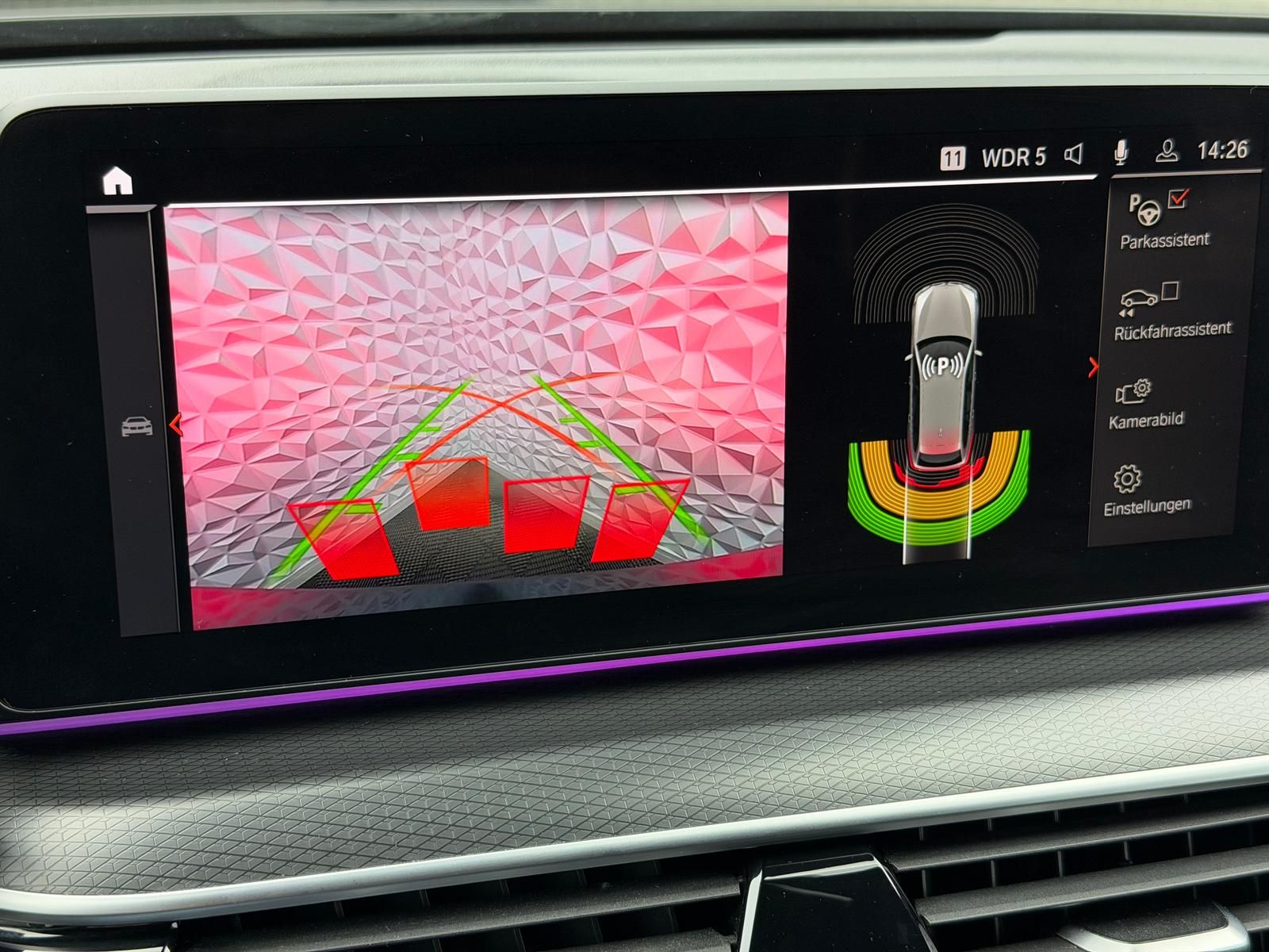 Fahrzeugabbildung BMW 520d M-PAKET/LASER/ACC/PANO/HUD/HIFI/RCAM/KEYLES