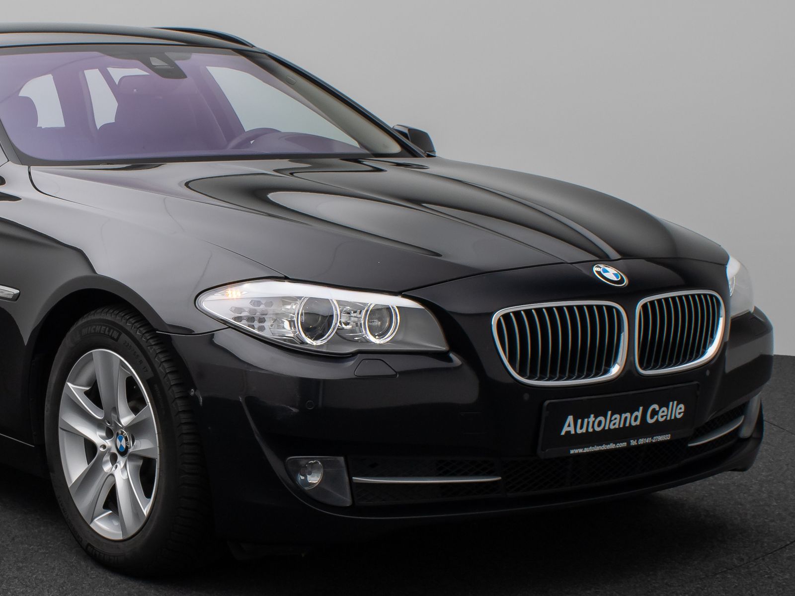 Fahrzeugabbildung BMW 530d HUD HiFi 360°Xenon SoftCl AHK Komfort Sport