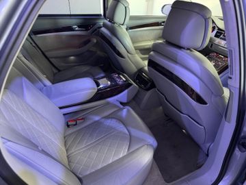 Audi A8 - 12