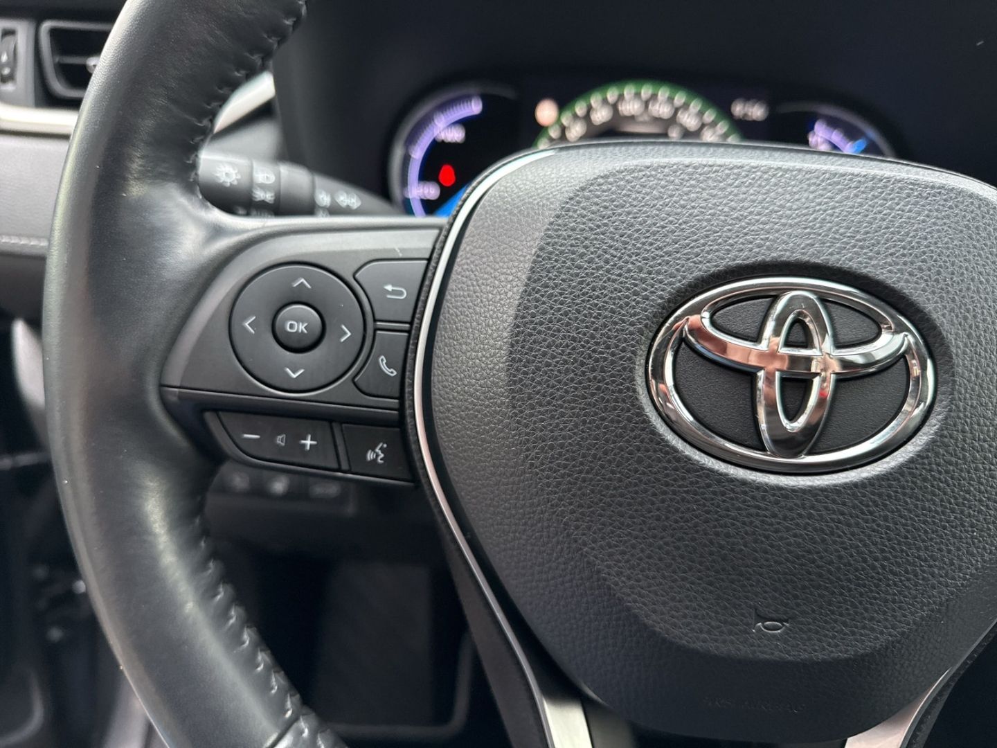 Fahrzeugabbildung Toyota RAV 4 4x4 Lounge Hybrid 2.5 AWD Leder Memory Sit