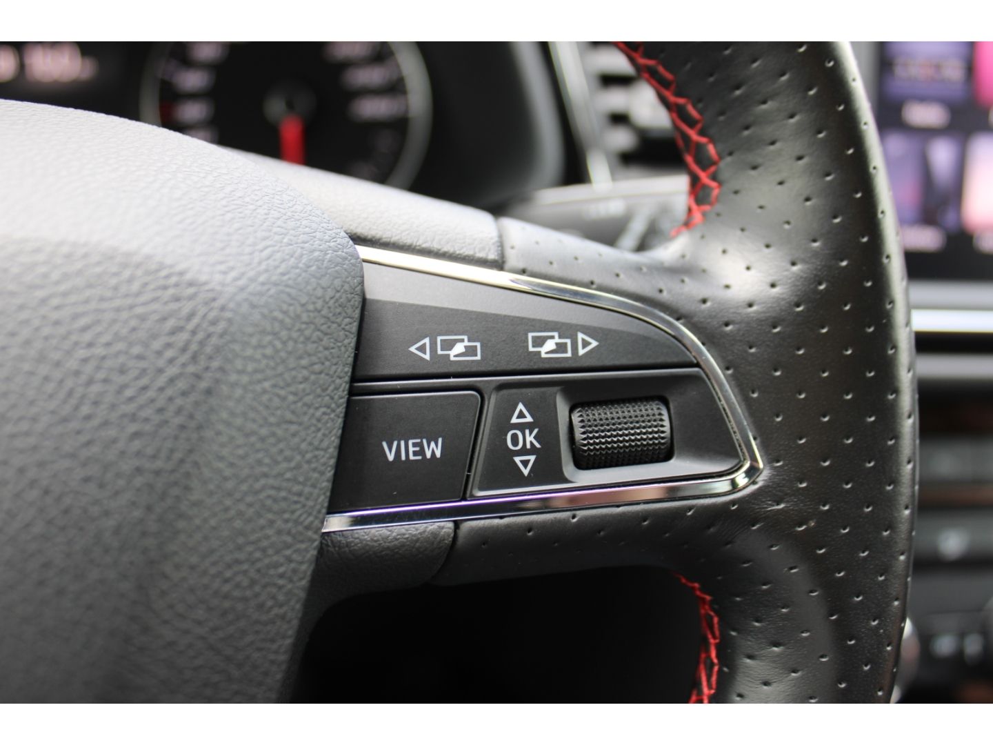 Fahrzeugabbildung SEAT Leon 1.5 TSI ST FR ACC LED Navi DAB PDC RFK AHK