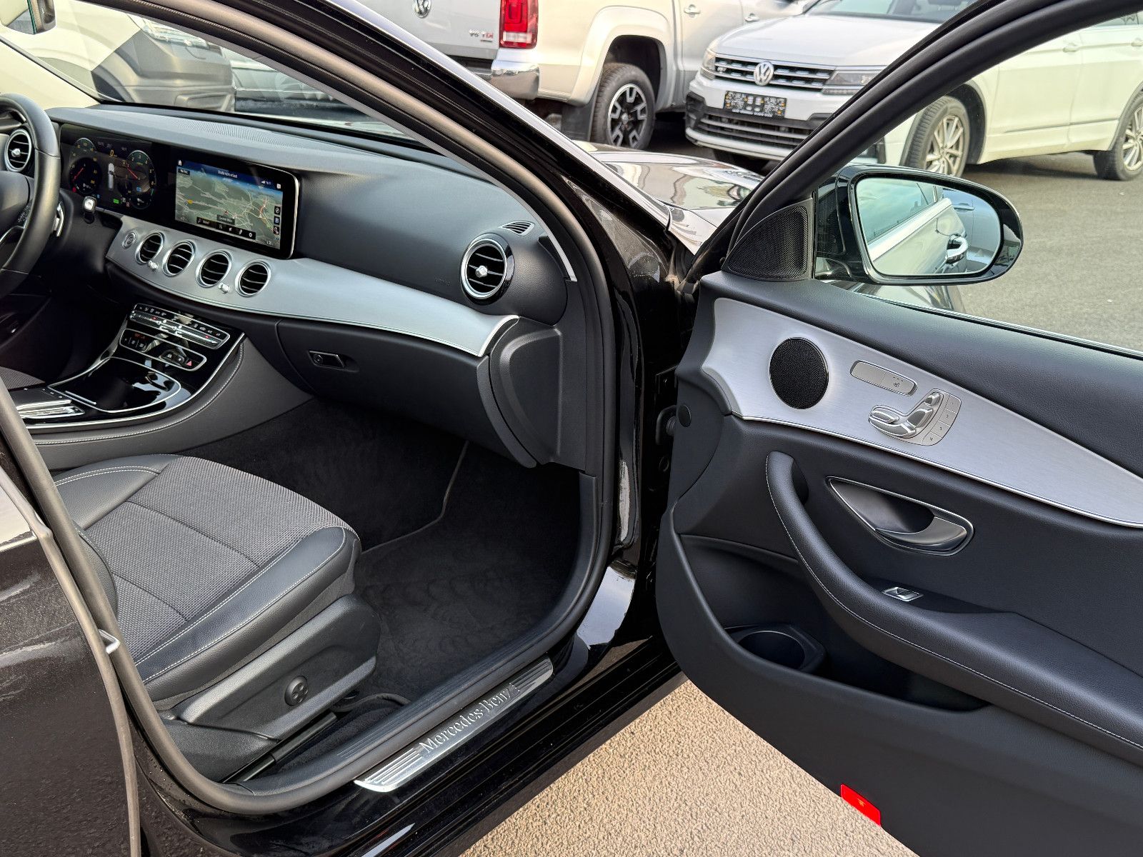 Fahrzeugabbildung Mercedes-Benz E 300de T Avg ACC HUD Keyless-Go Memory Kamera