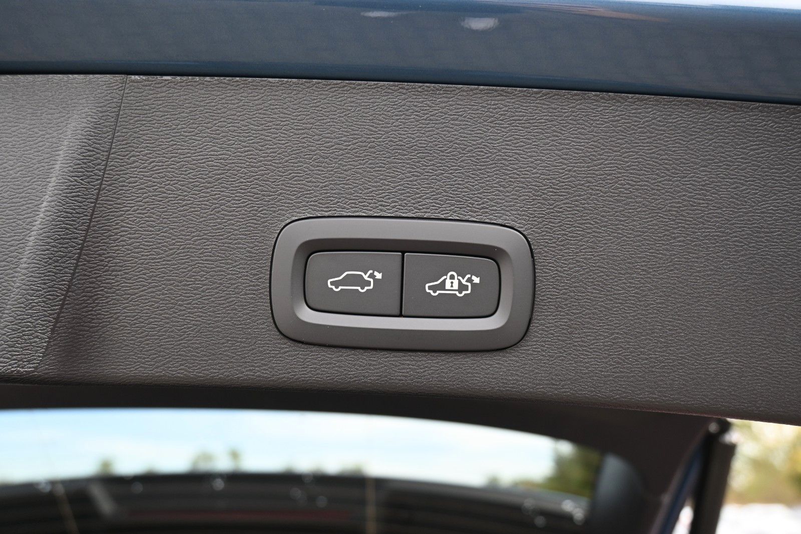 Fahrzeugabbildung Volvo XC40 B4 Black Ultra Dark*FSHZG*PANO*360°*ACC*AHK