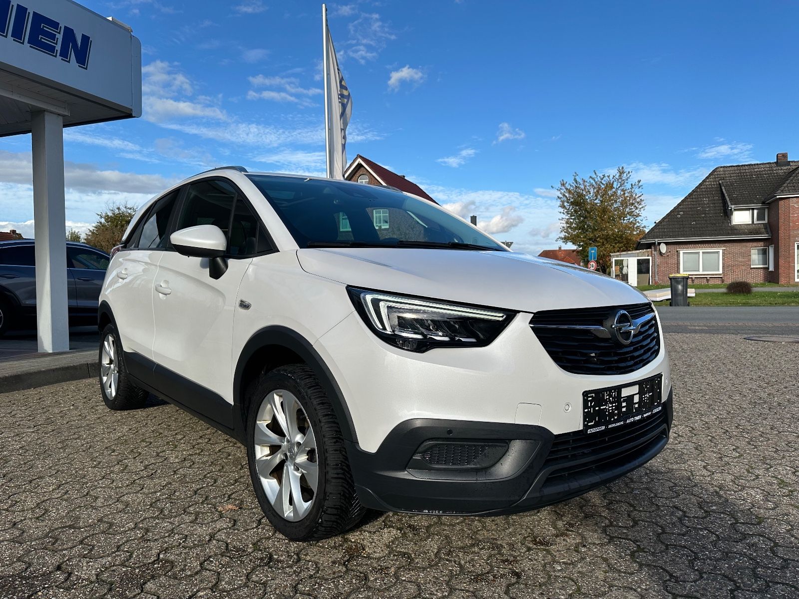 Fahrzeugabbildung Opel Crossland 1.6 D Edition AHK/Pano/LED/Keyless/GRA