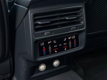 صورة مصغرة 32 لـ 2018 AUDI Q8