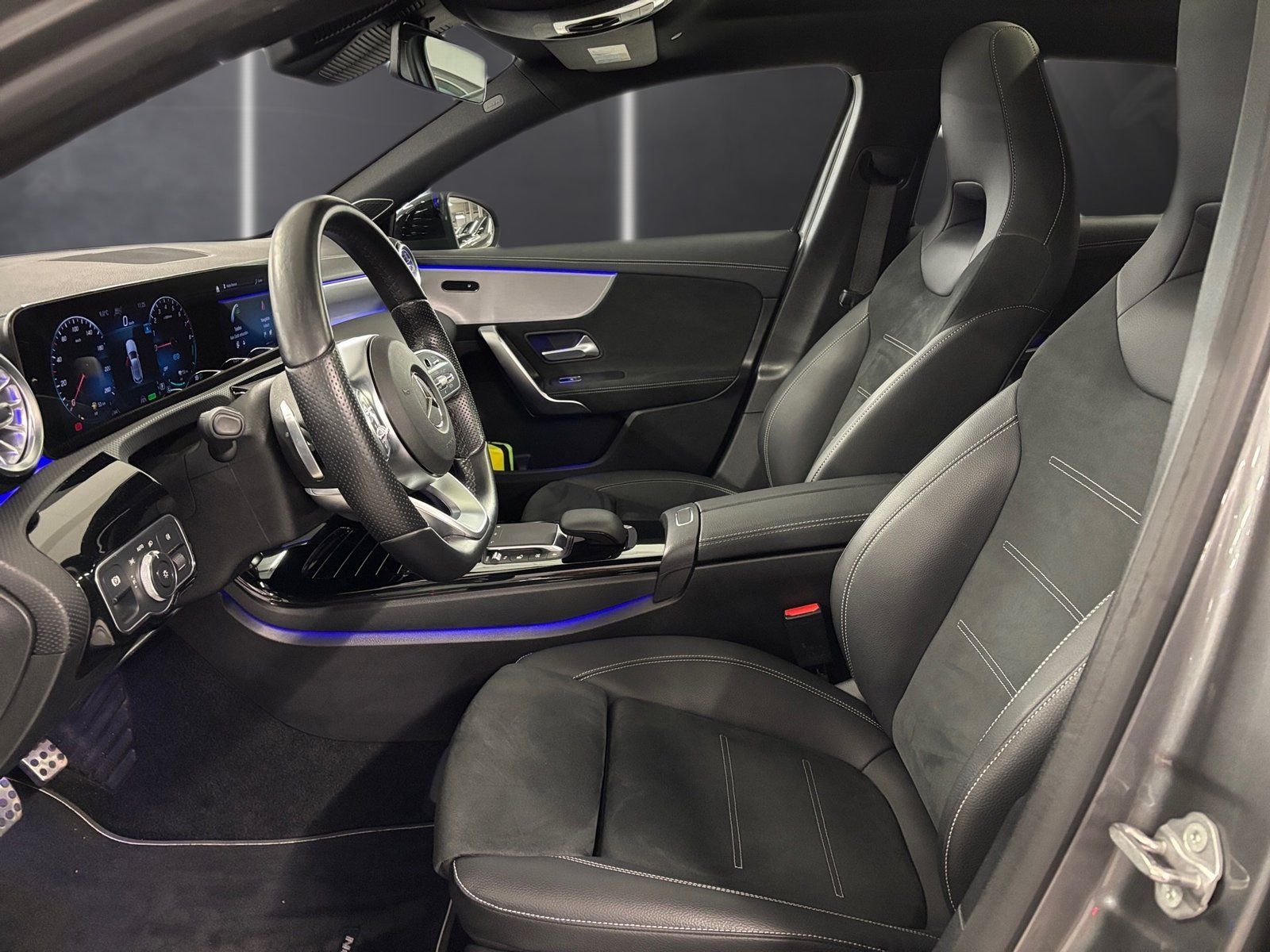 Fahrzeugabbildung Mercedes-Benz A 250 e AMG*Distronic*Panorama*AHK*Burmester*LED