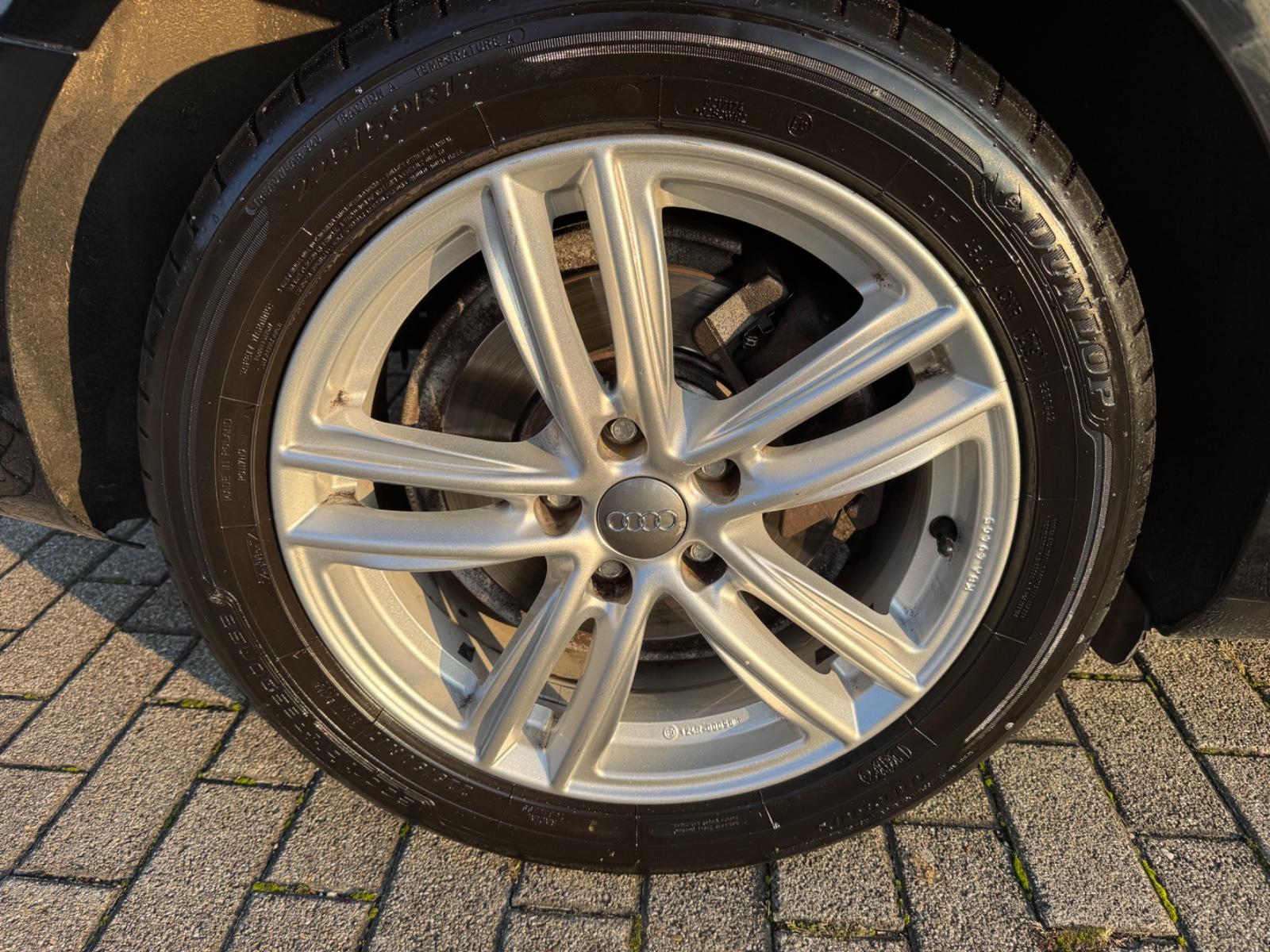 Audi A4 2011 — photo 18