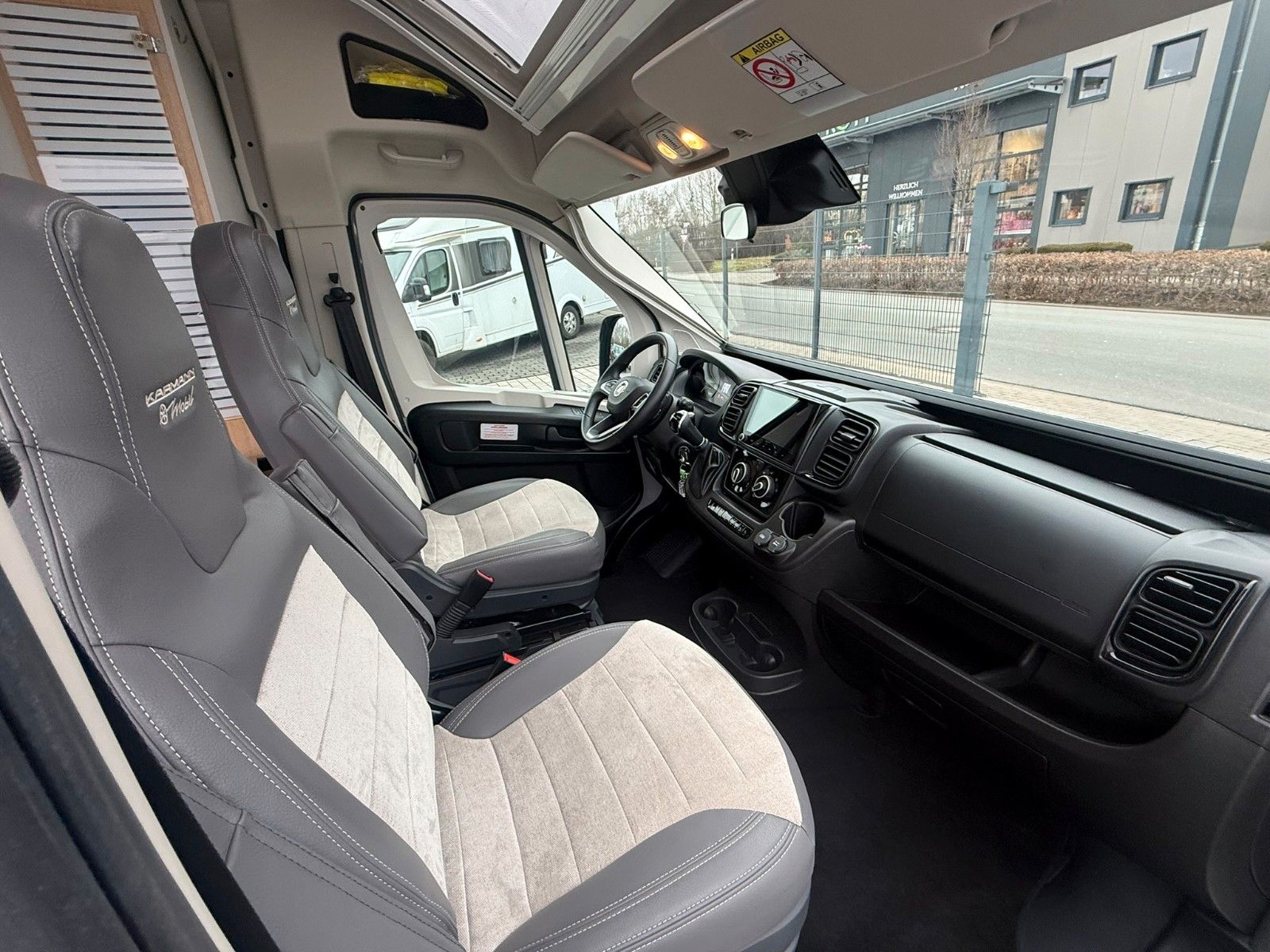 Fahrzeugabbildung Karmann Dexter DE 600 Automatik  160 PS