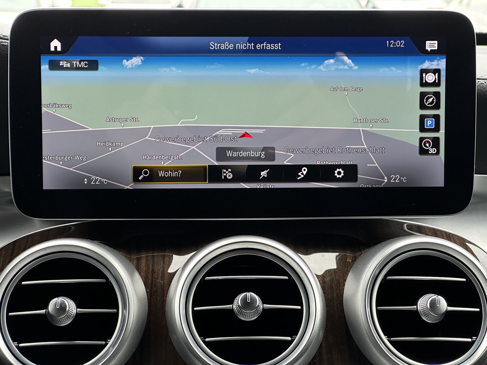 Fahrzeugabbildung Mercedes-Benz GLC 300e 4MATIC AMG Line NAV+HUD+LED+ACC+19ZO+PP