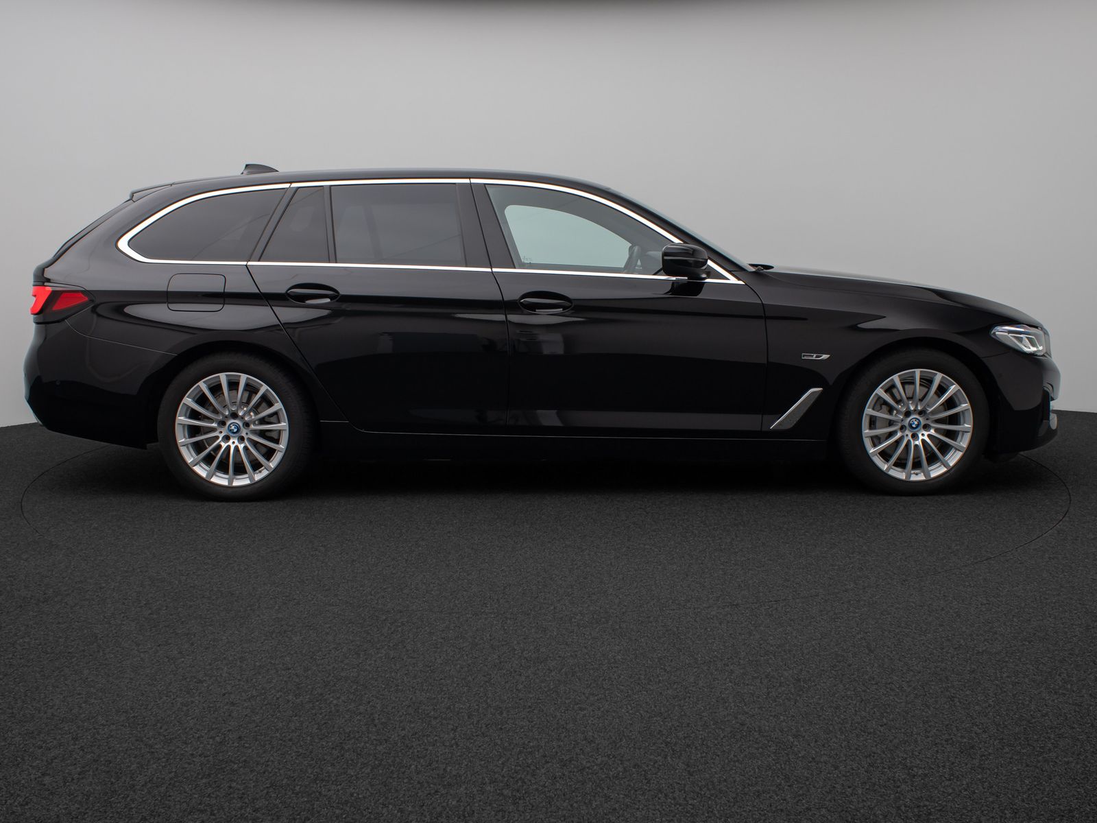 Fahrzeugabbildung BMW 530e HUD Laser DAB Kamera H/K AHK Alarm Sport