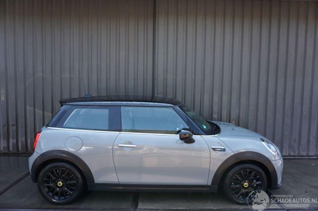 MINI 33kWh 135kW Electric Camden Edition