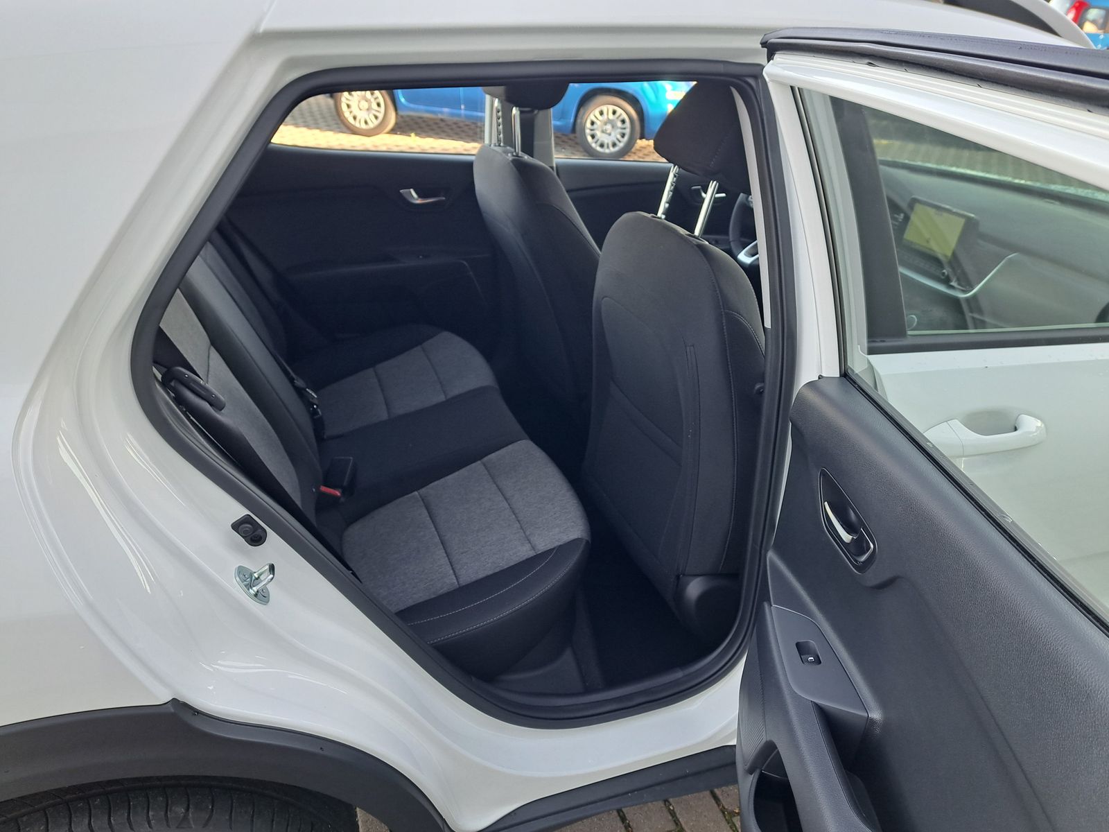 Fahrzeugabbildung Kia Stonic 1.0 T-GDI AUTOMATIK LED NAVI WINTERPAKET